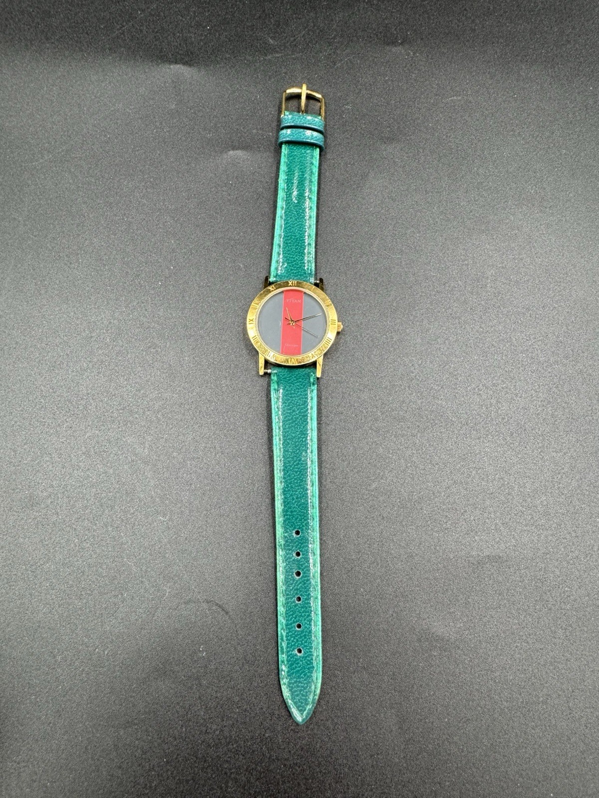 Vintage Titan Classique Quartz Split Red Gray Dial India 217C-06 Running New Bat