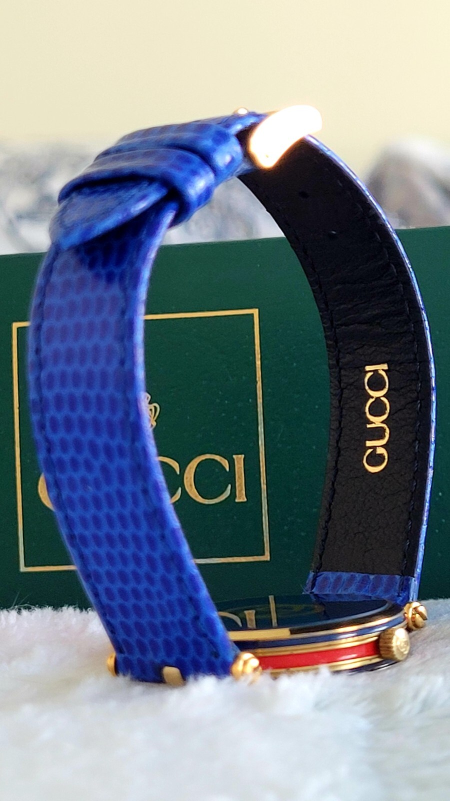 Gucci 2000M,Authentic,Unique,Beautiful,Scratch Free Crystal,One Of A Kind,30 MM.
