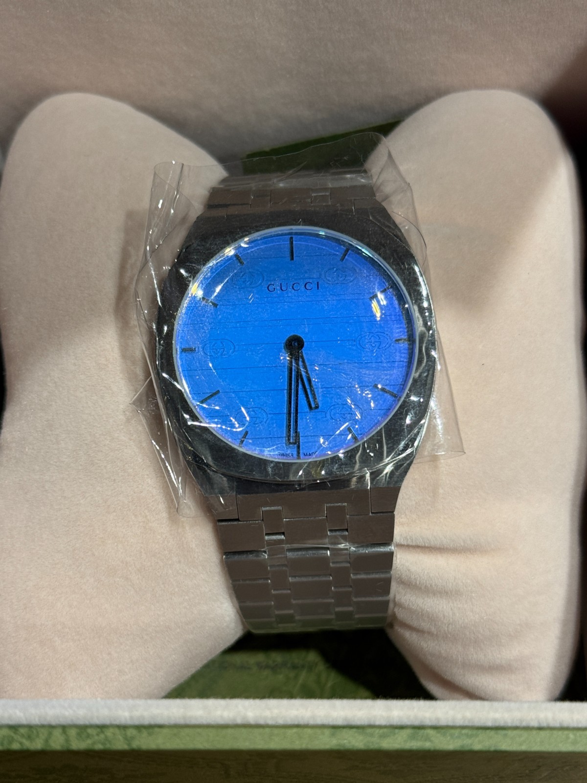 Gucci 25H YA163408 38mm Quartz Watch – Dark Blue Unisex Stainless Steel Bracelet