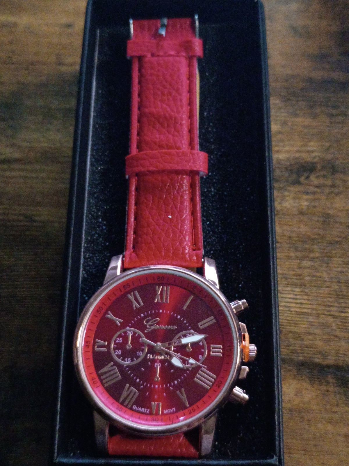 Geneva Quart Round Face & Matching Band Smart Looking Pu Leather Women watches
