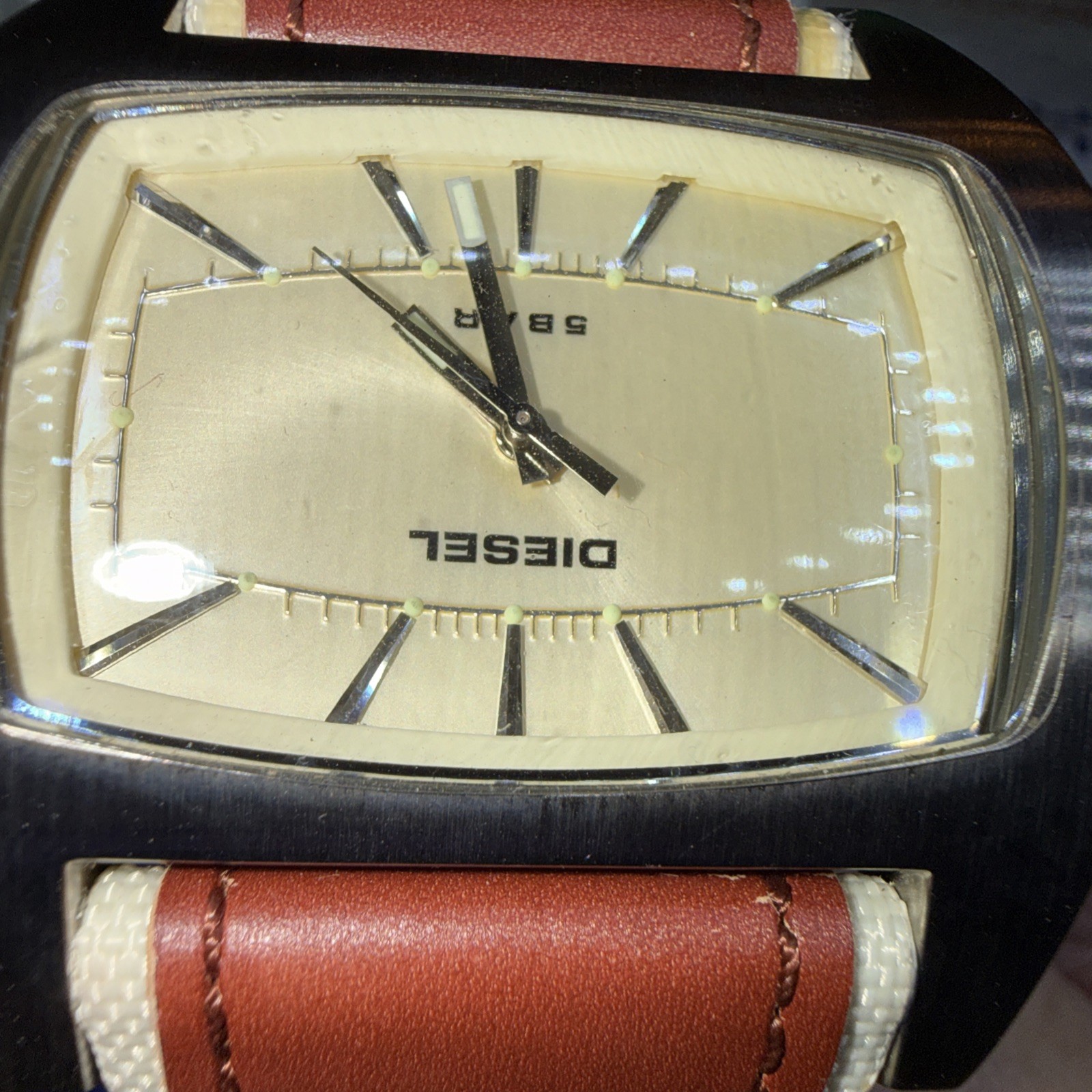 Diesel DZ-2085 Mens Watch 44mm Off White Dial New Leather Strap New Battery