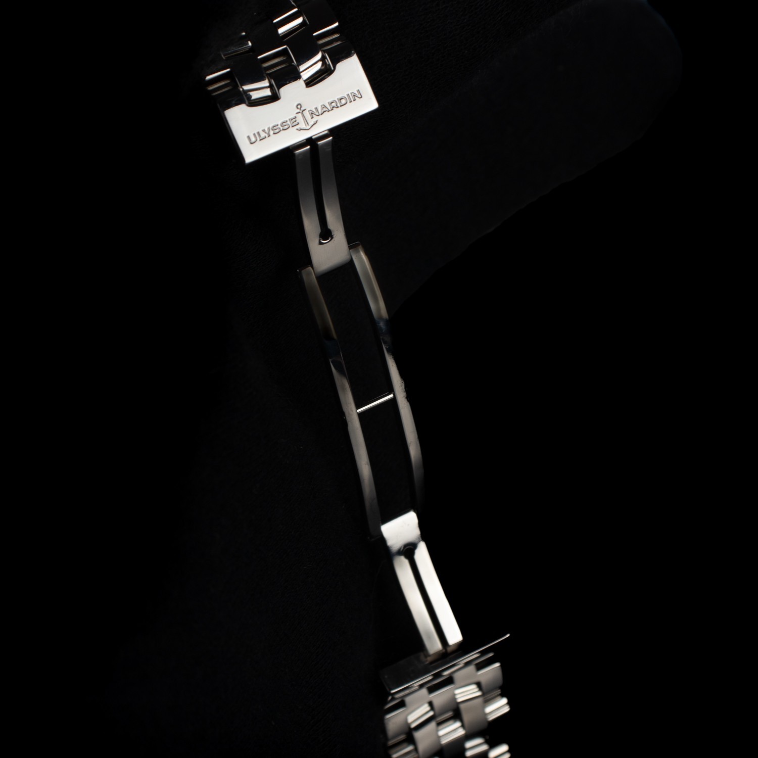 Ulysse Nardin Classico Silver Dial Steel Bracelet 2020 40MM 3203-136-7/30