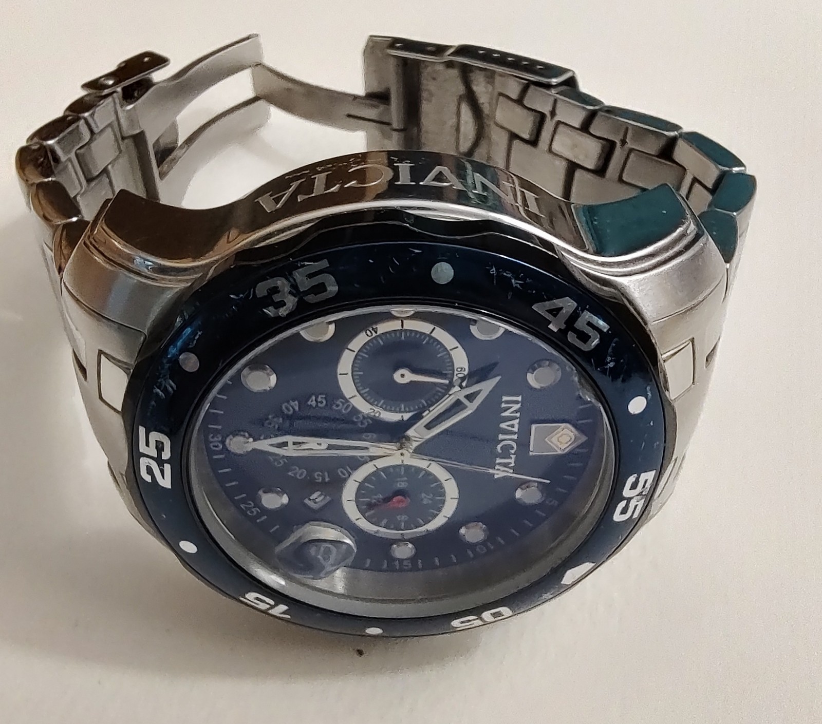 Invicta Pro Diver Men Model 35135 – Men’s Watch Quartz Japan Chronograph
