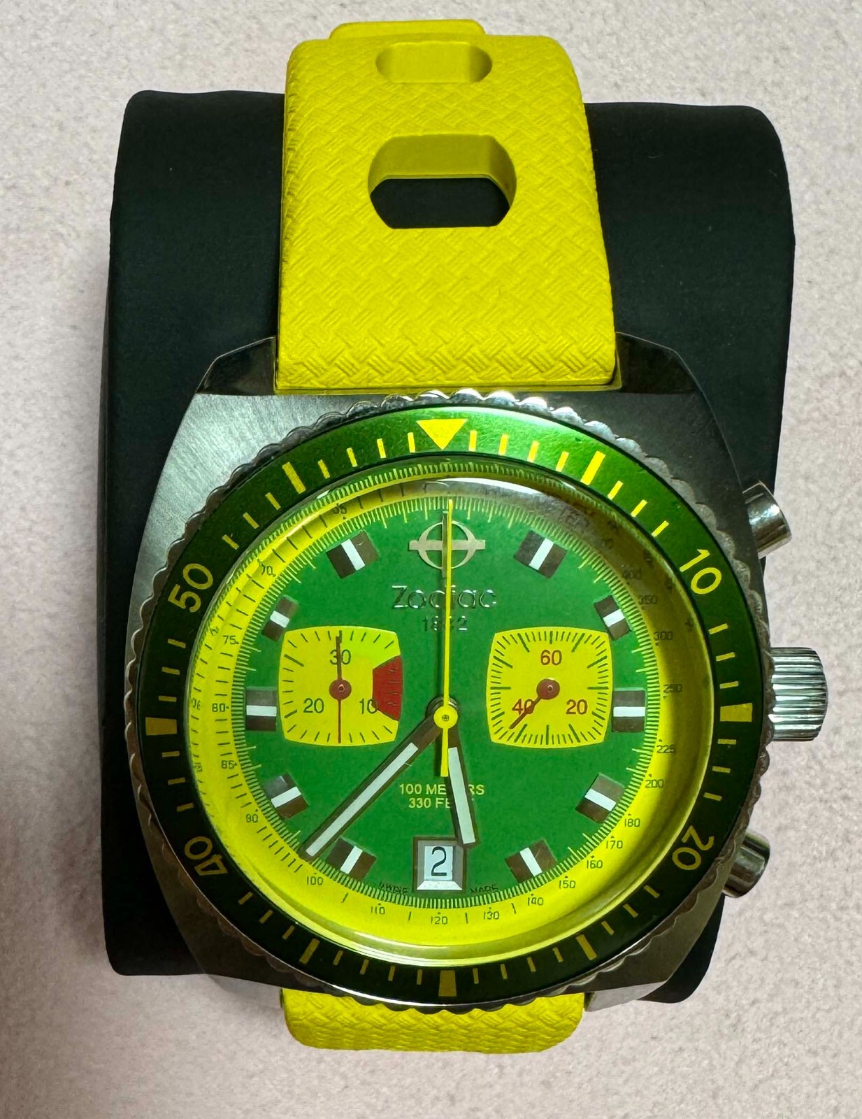 zodiac sea dragon ZO2241 watch Swiss Quartz yellow & green color, watch case box