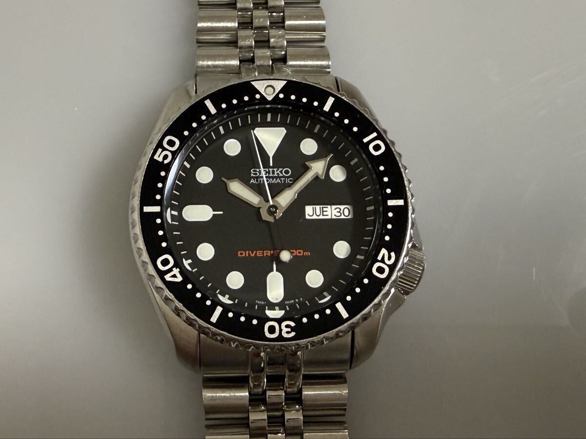 Seiko SKX007J Men’s 42mm Stainless Steel Automatic Dual Date Wristwatch