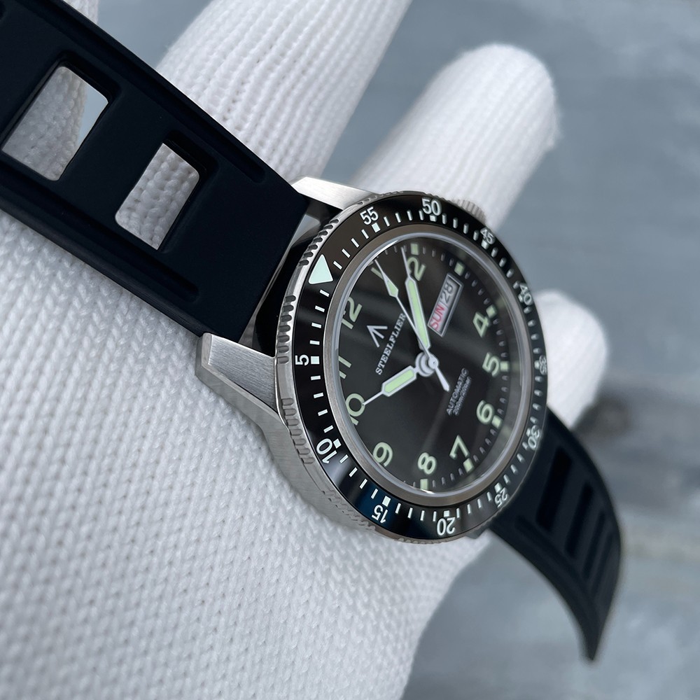 Steeldive Steelflier SF787, Classic Pilot, NH36, Sapphire, Lume, Diving, Rubber