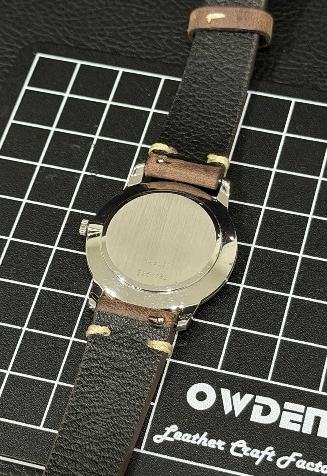 UNIVERSAL GENEVE Watch ULTRA THIN Silver Linen Dial Slim Vintage Swiss Manual