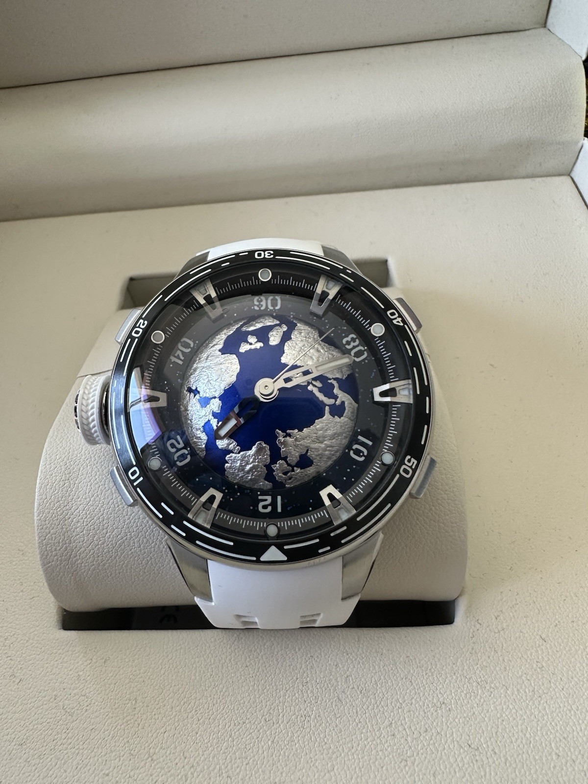 3D Globe Invicta Celestial Automatic Men’s Watch 40.2mm White, Silicone Band,New