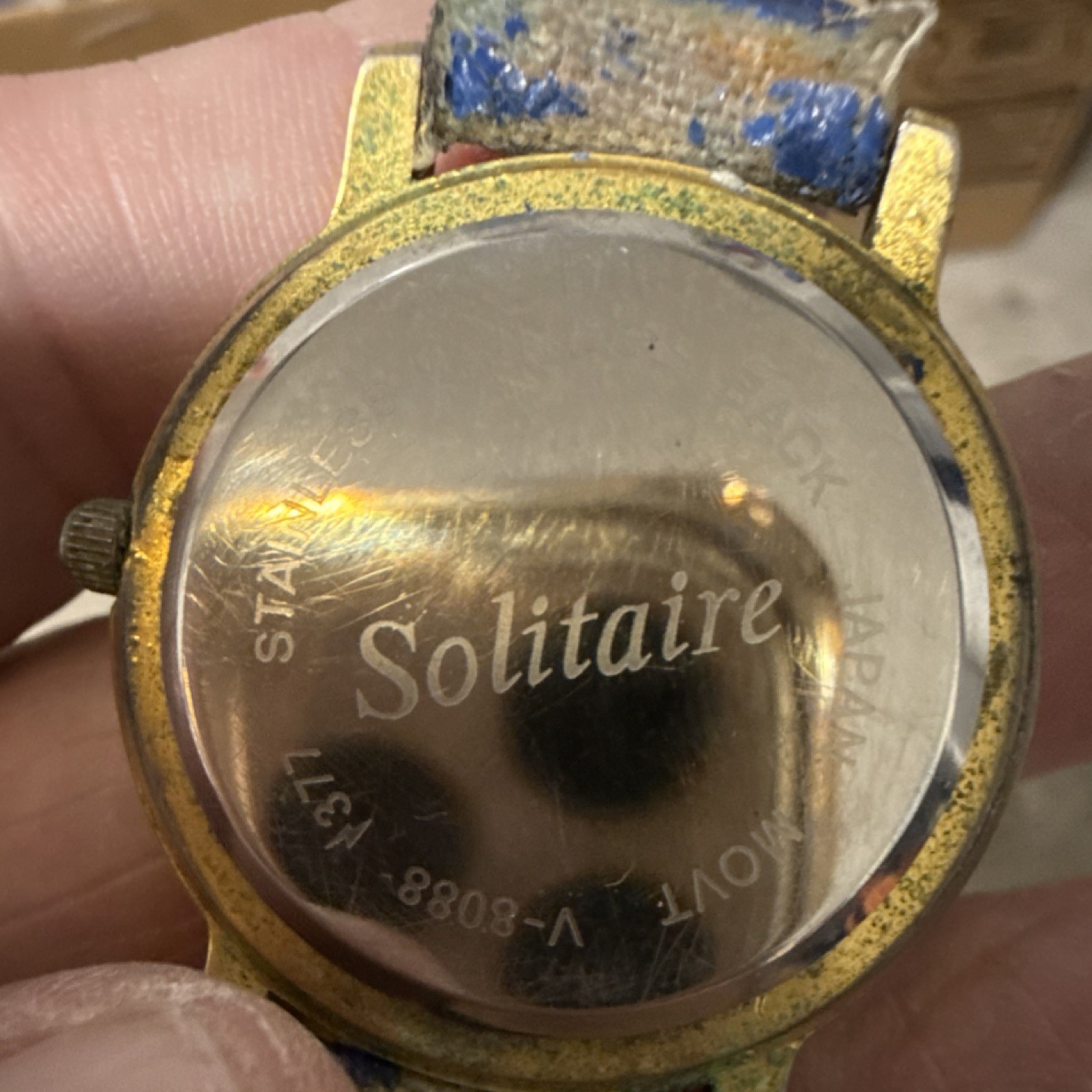 Solitaire Quartz Wristwatch Gold Case Multicolor Dial Leather Band Analog Round