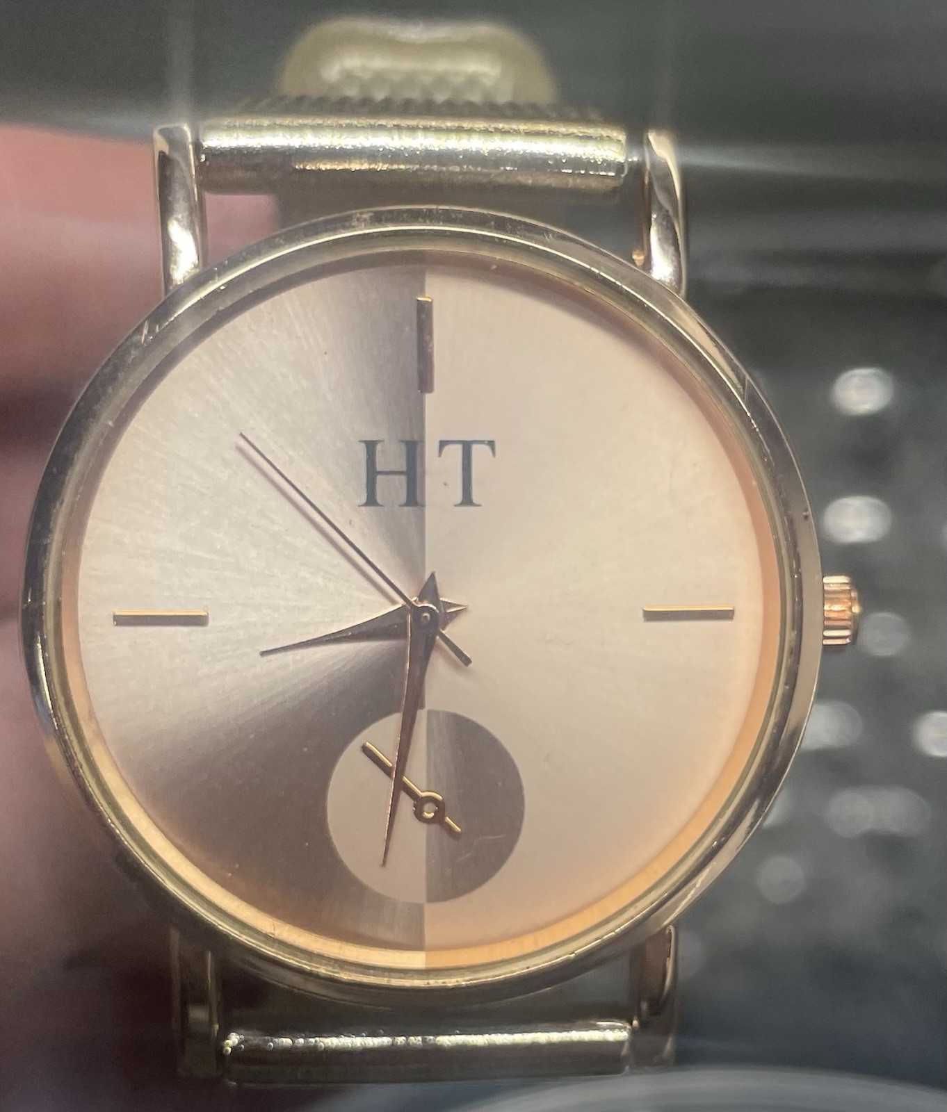 HT Gold Analog Wristwatch Metal Band Stick Indexes Starburst Dial
