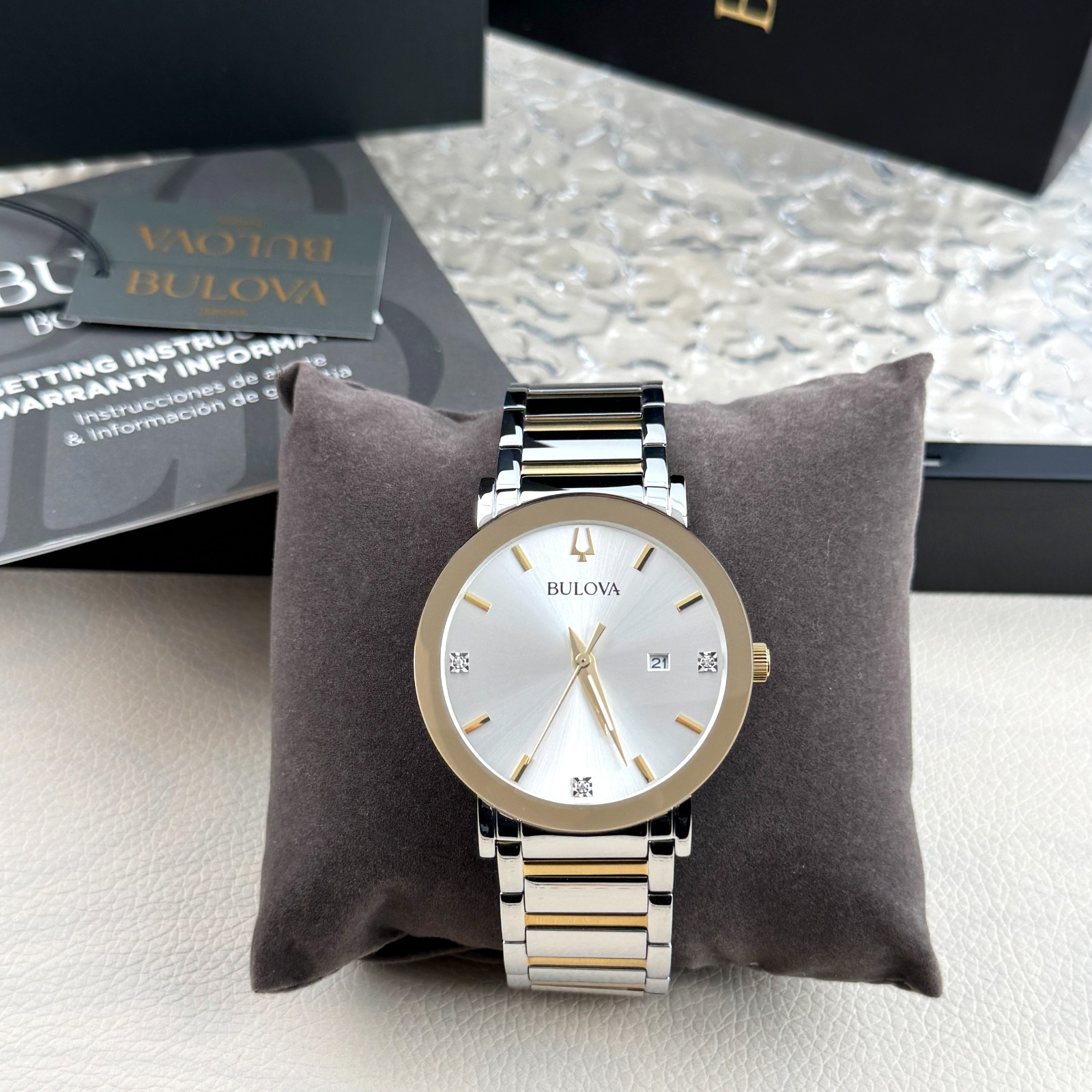 Bulova Futuro Modern Quartz Diamond Silver Gold Two-Tone Dial Men’s watch 98D151