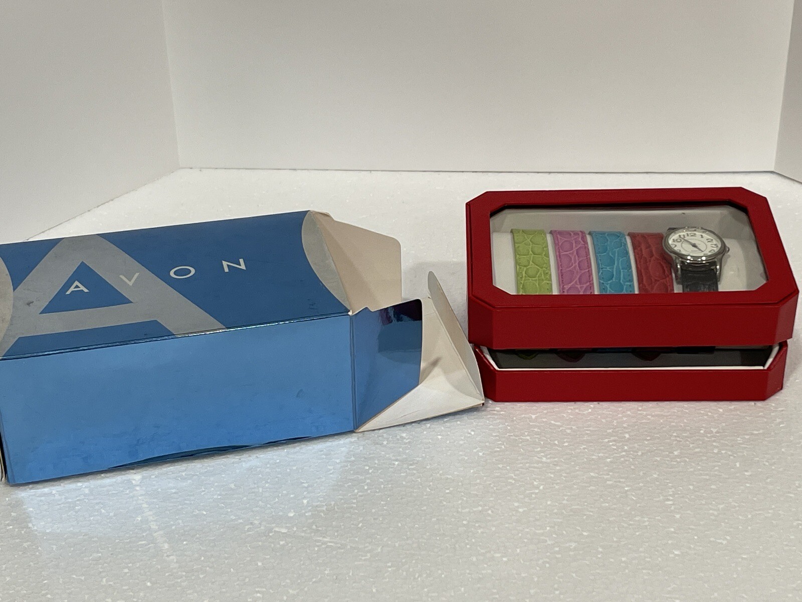 2005 AVON WATCH AND MULTIPLE STRAP WATCH SET IN BOX / BRAND NEW