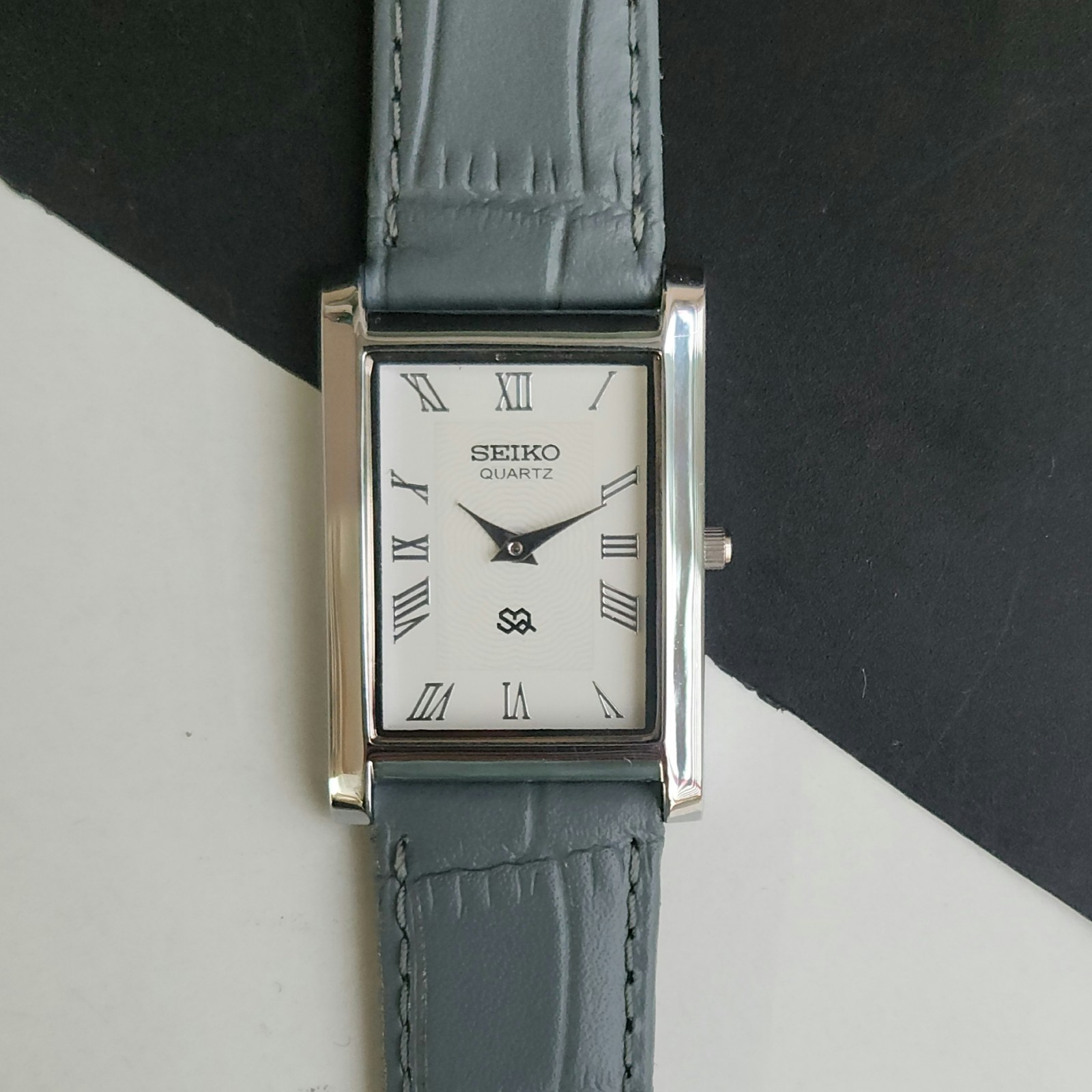 Vintage Seiko Slim Tank Quartz Men White Dial Dress Watch-Free Shipping