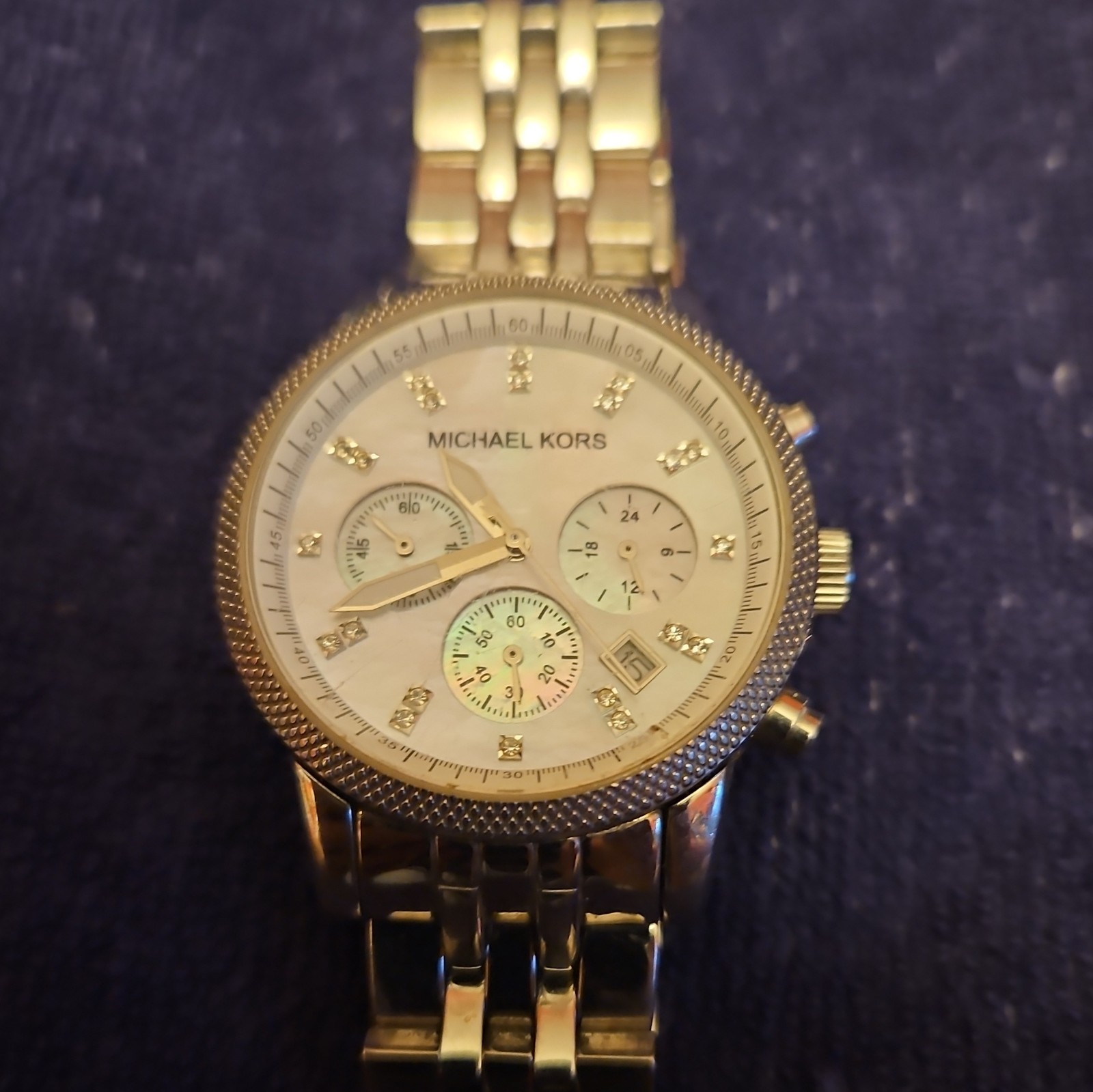 Michael Kors Chronograph Date Analog Silver Bracelet Silver Dial Diamond Needs B