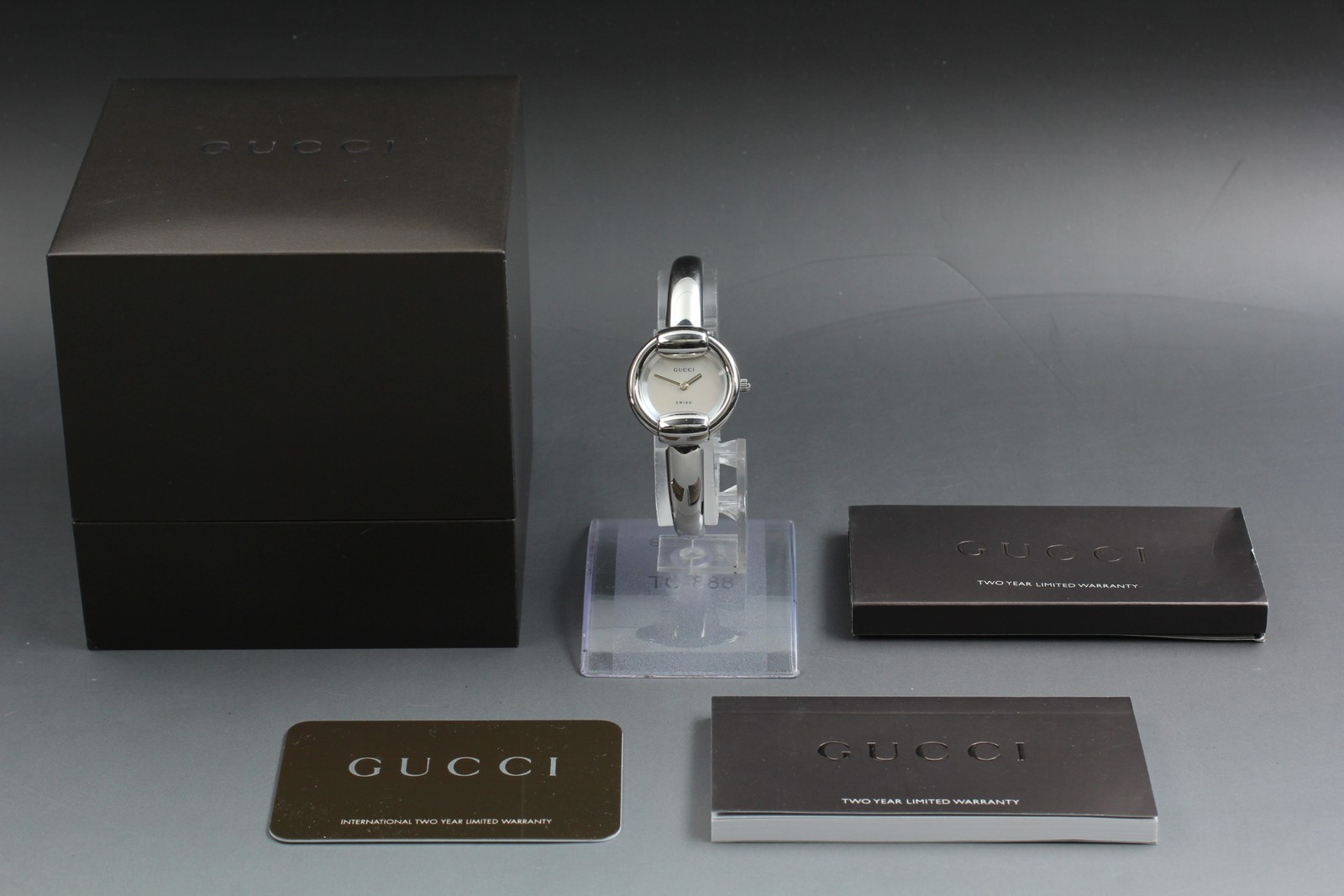 [Near MINT w/ Box Paper] GUCCI 1400L 26mm Shell Dial Bangle Quartz Women’s Watch
