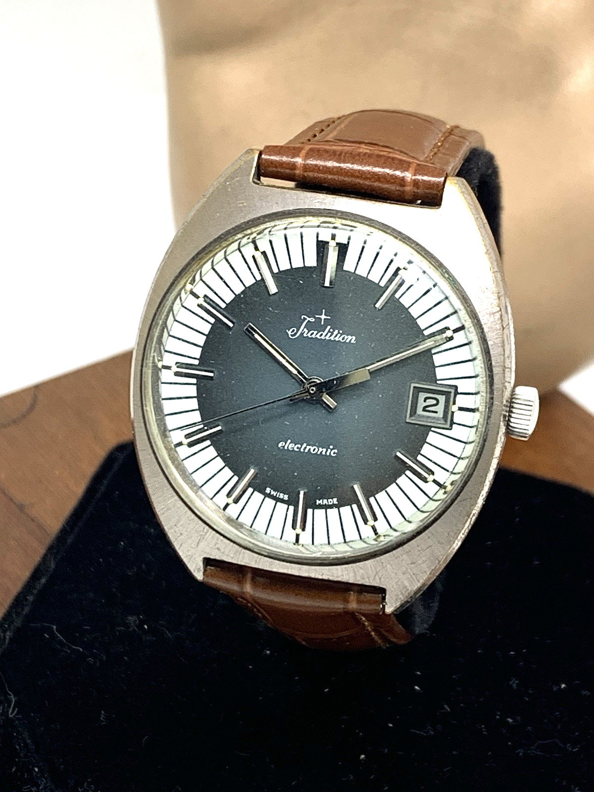 Sears Roebuck Co Tradition Electronic Men’s Watch Swiss Quartz Gray White Dial