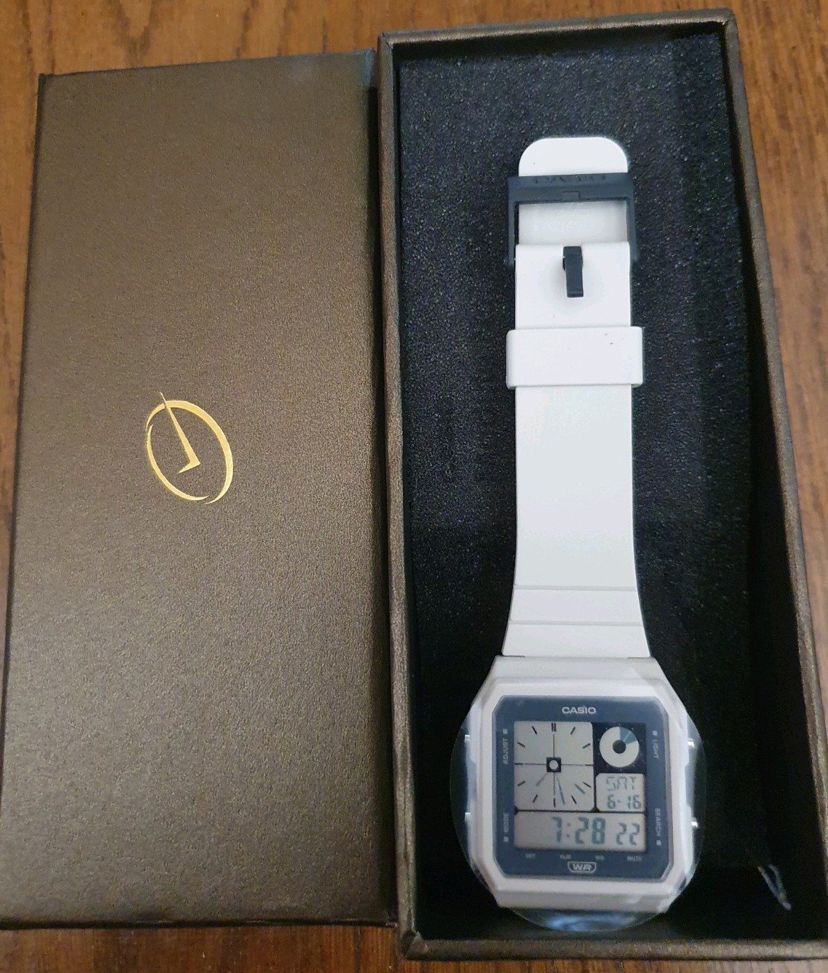 NEW IN BOX Casio LF-20W