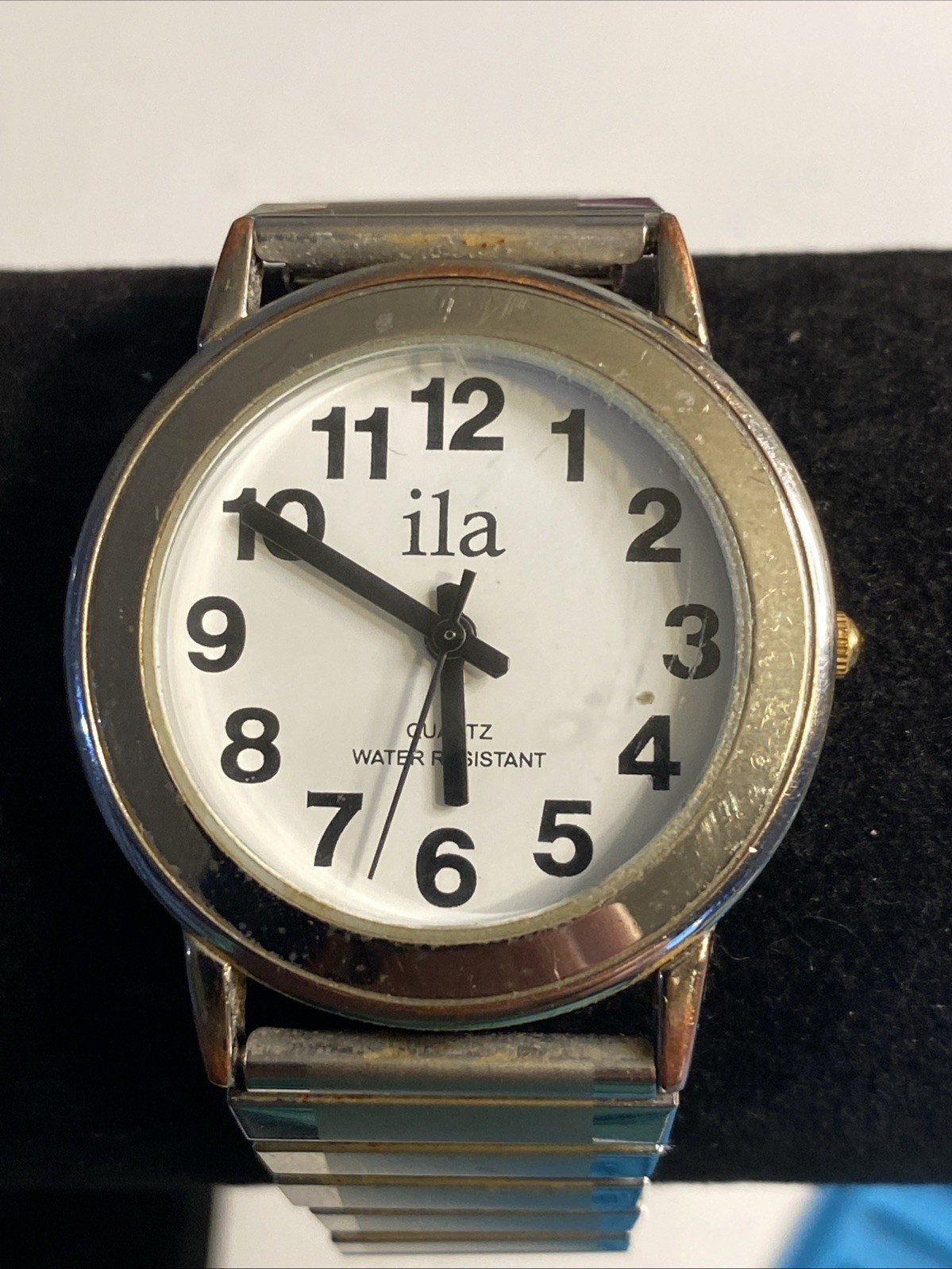 ila Wristwatch Silver Tone Expansion Band Round Face Simple Style New Battery