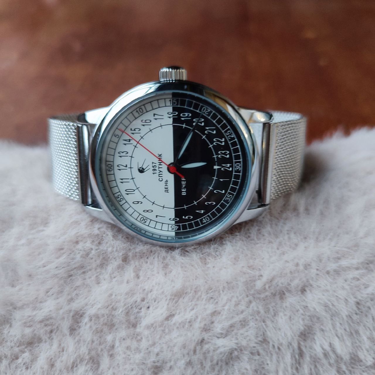 Raketa 24-Hour Automatic Day & Night Vintage Wristwatch Rare Mechanical