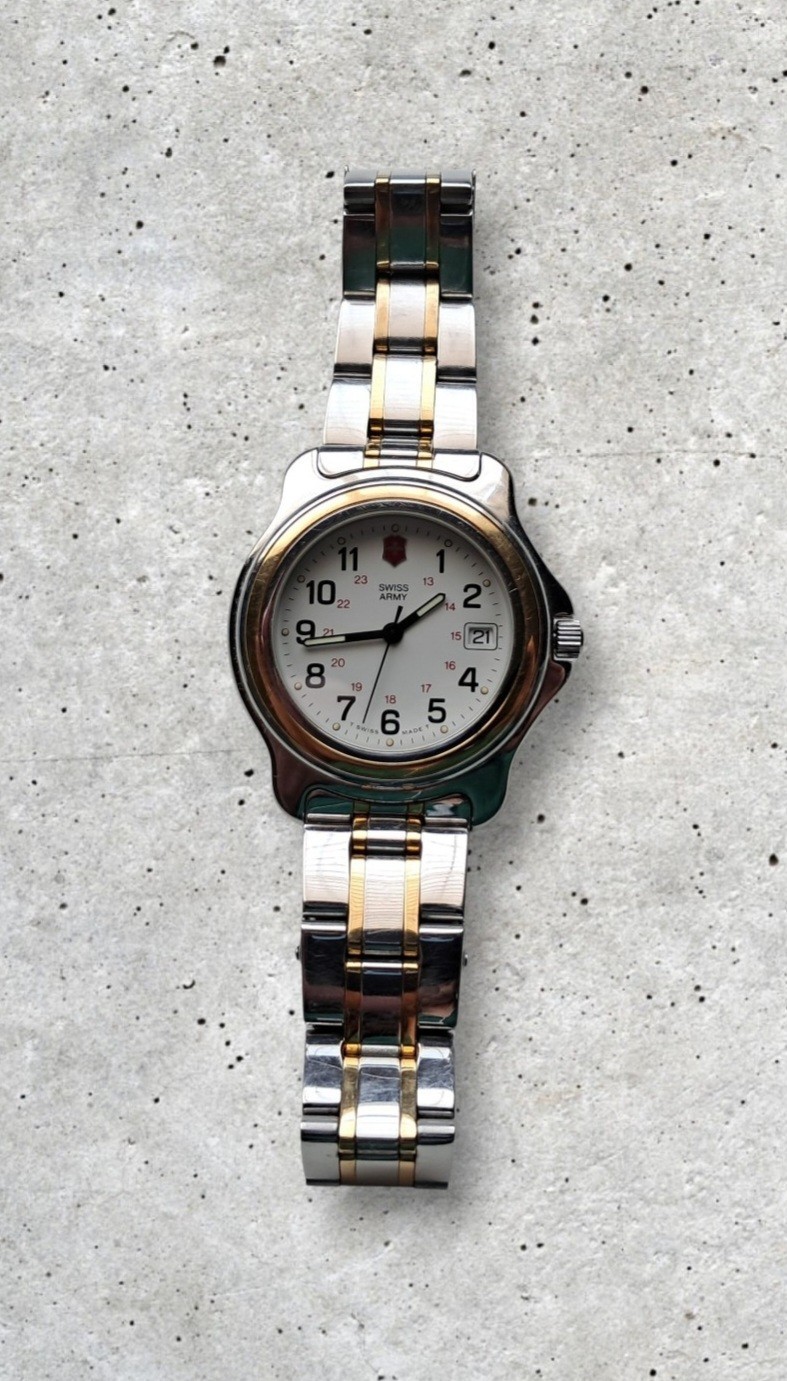 Swiss Army Vintage Men’s Officers Two Tone Watch 40mm New Battery