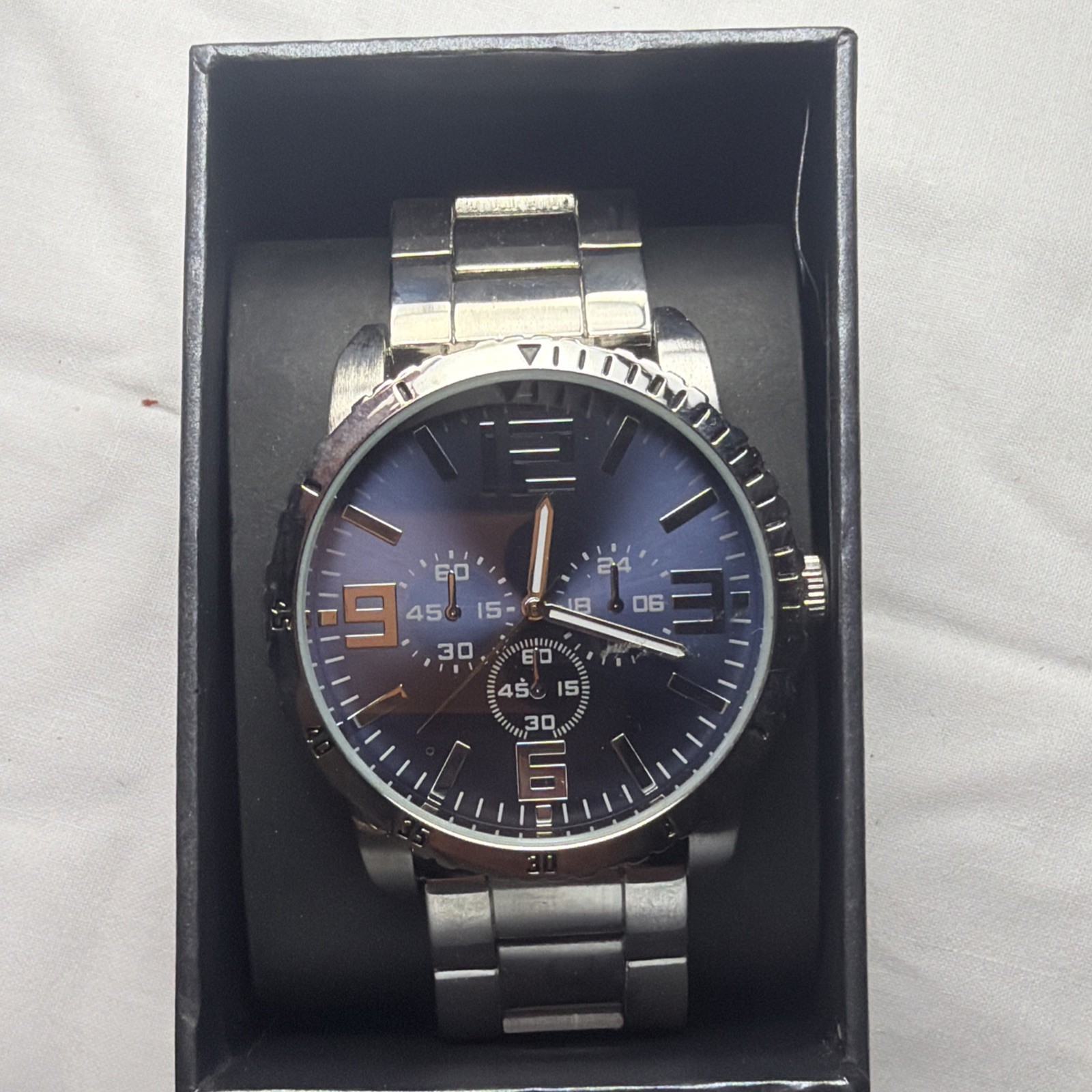 VINTAGE FMD Quartz Watch Men Silver Band And Dial Metallic Blue Face