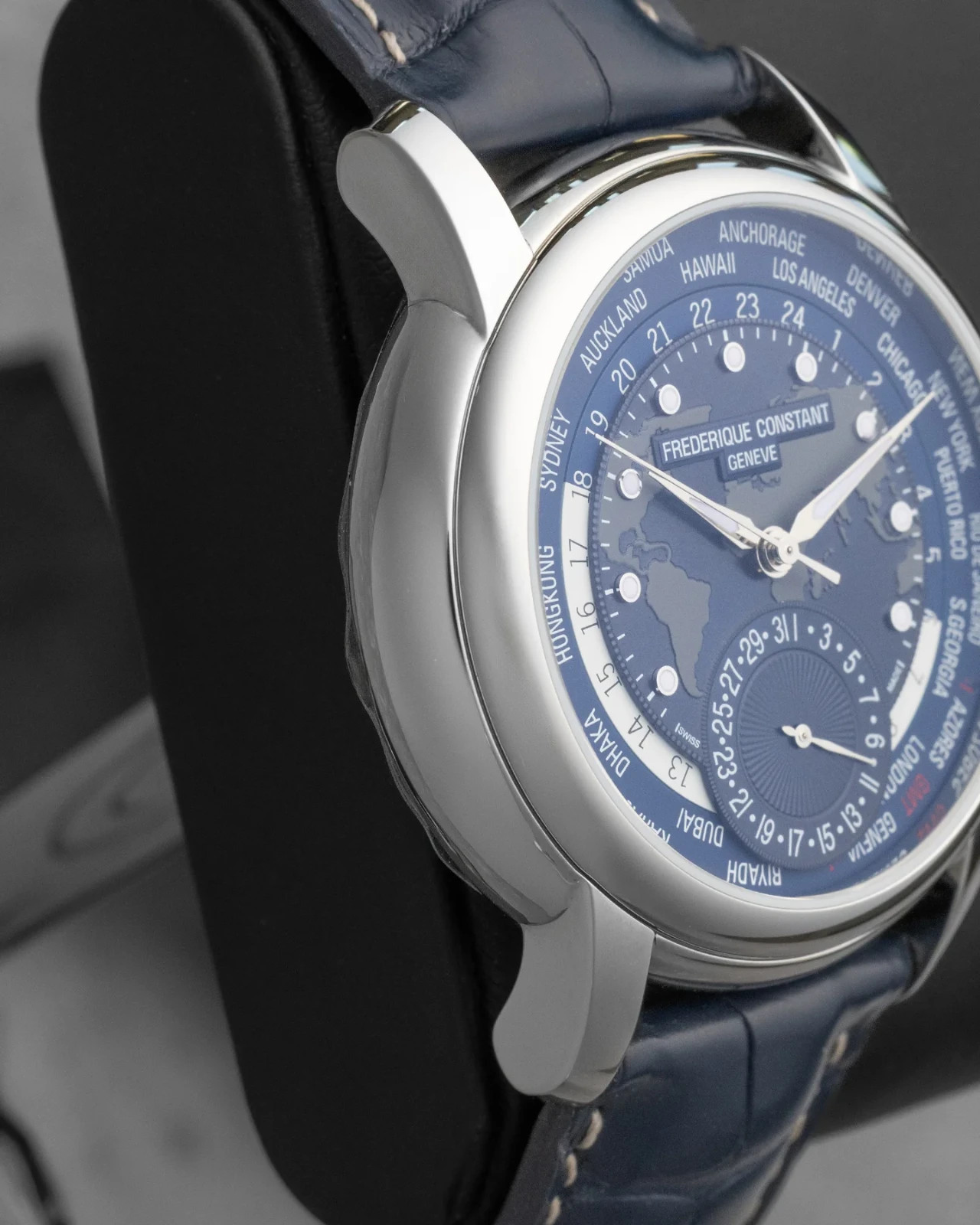 Frederique Constant Classics Worldtimer Manufacture Steel 42 mm FC-718NWM4H6