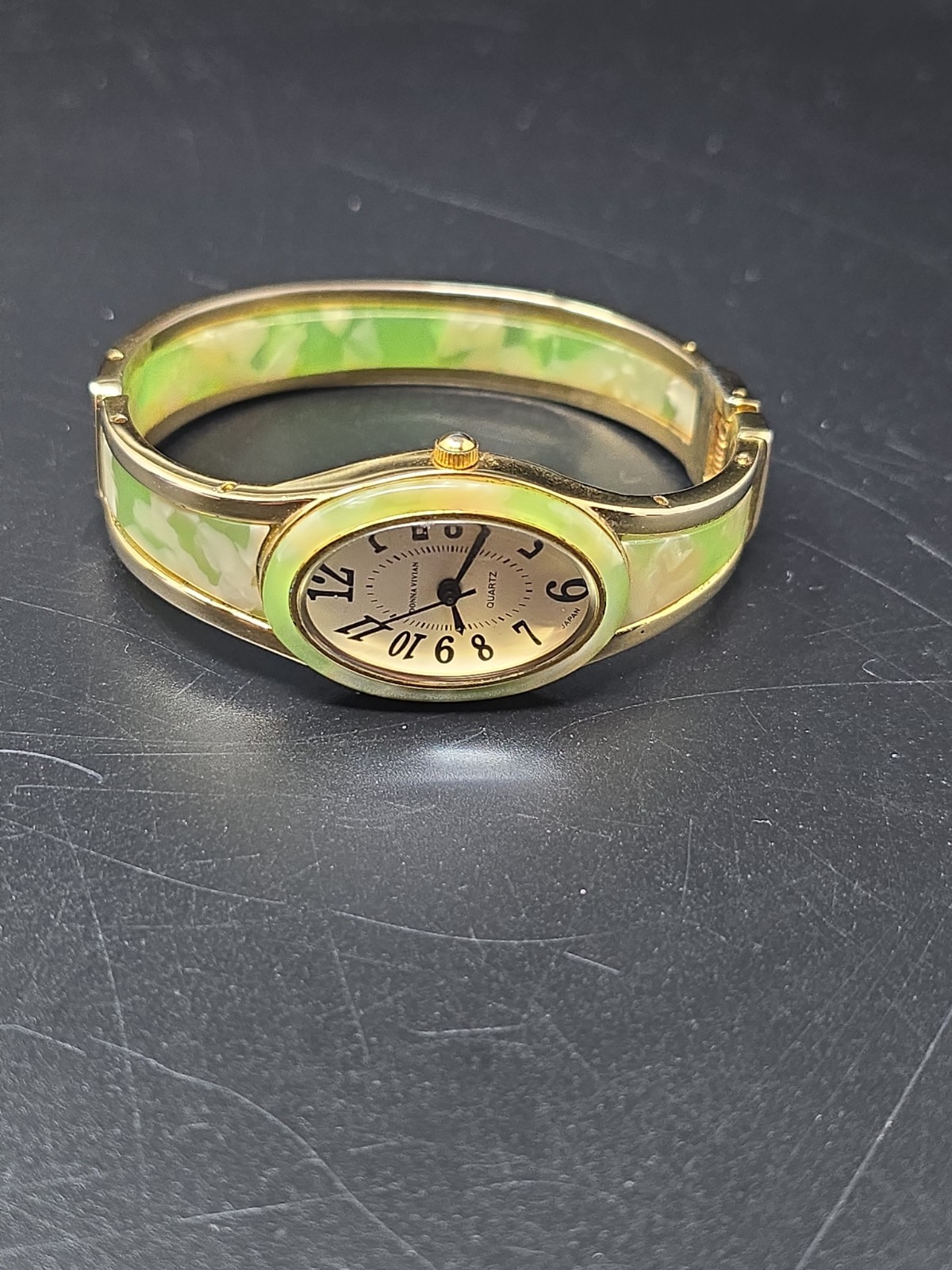Woman’s Donna Vivian Banded Green Gold Tone Hinged Bracelet Wristwatch 6″
