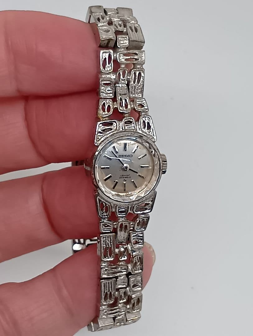 [Rare] SEIKO Ladies’ Hand-Winding Watch, Silver Color, Working Condition