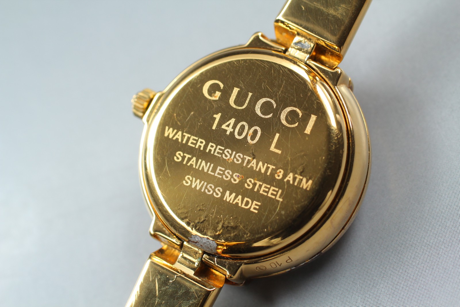 Gucci 1400L White Dial Gold Bangle Quartz 25mm Ladies Watch From JAPAN