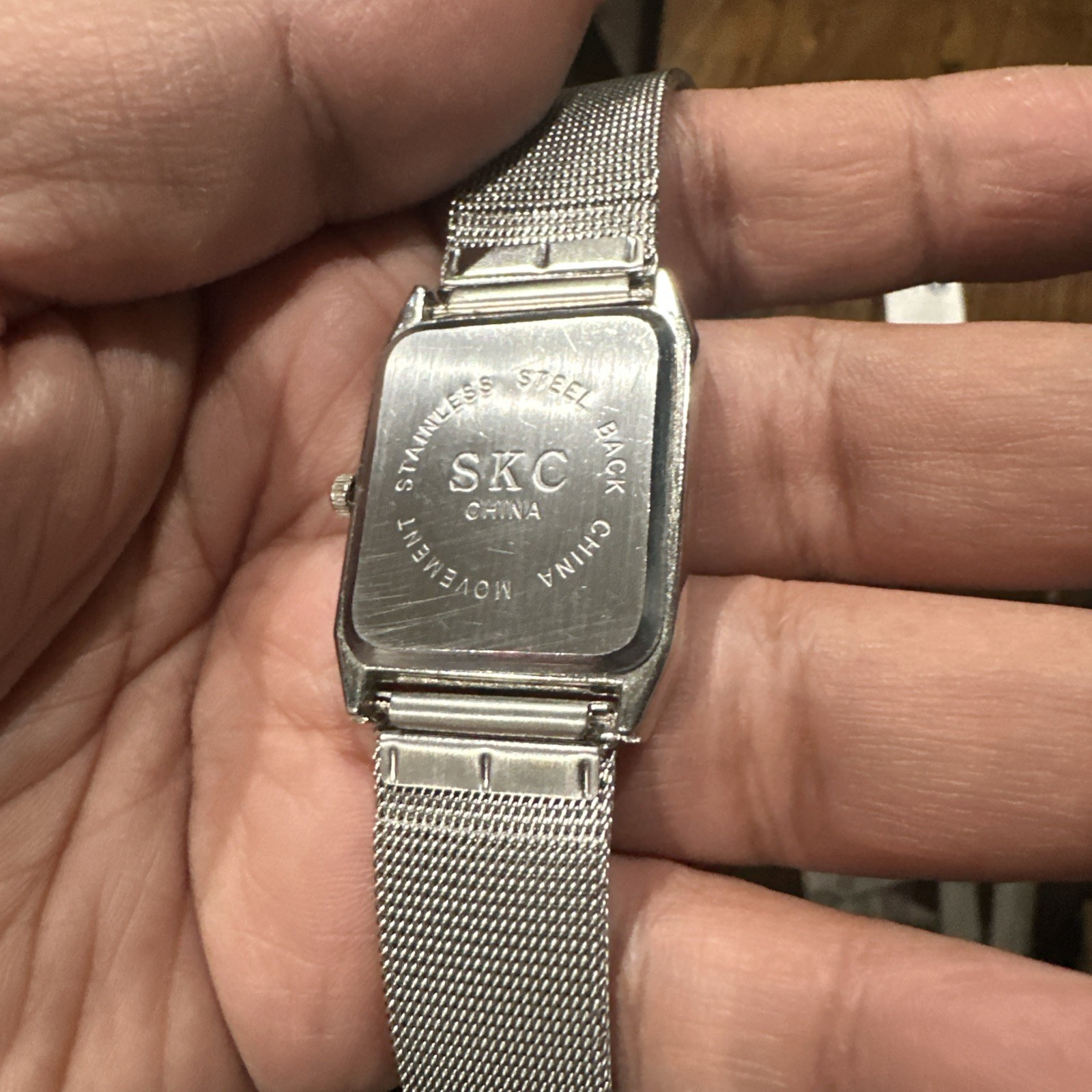 Working Unisex Silver Toned Mesh Buckle Band Analog Watch 26mm Fit 7.5in Runs