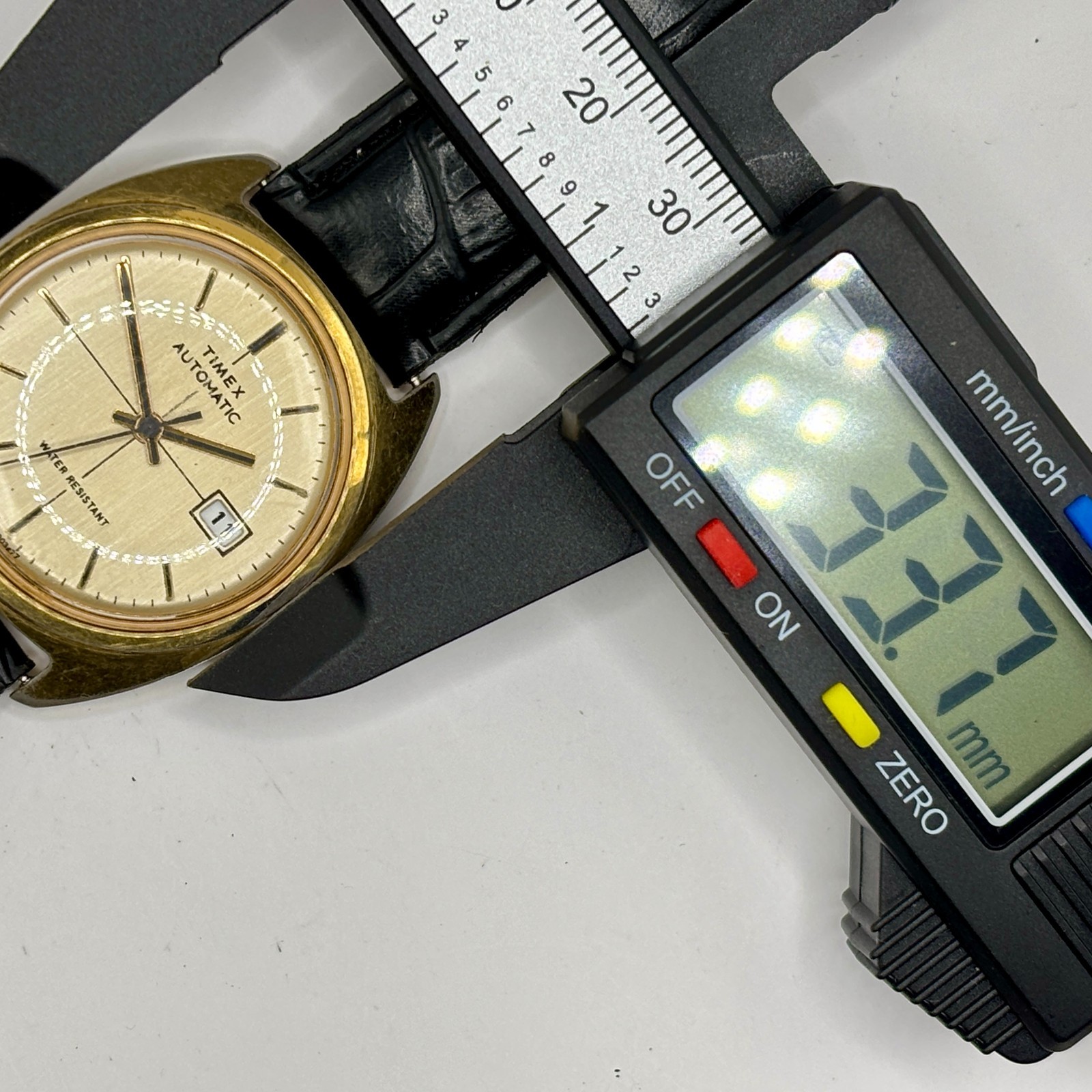 Vintage Timex Automatic Viscount Style Linen Gold Crosshair Dial Date Watch