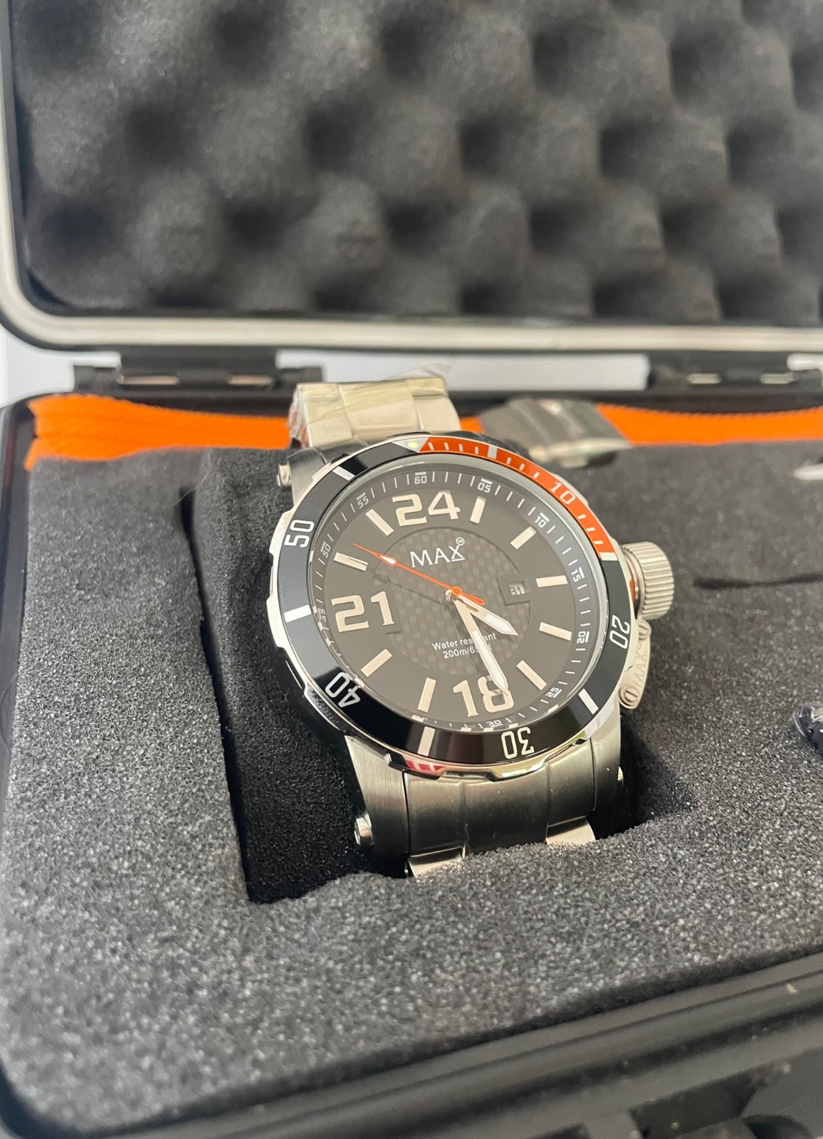 “Max Diver” 5-MAX545, 47mm stainless steel case, black dial, silver strap