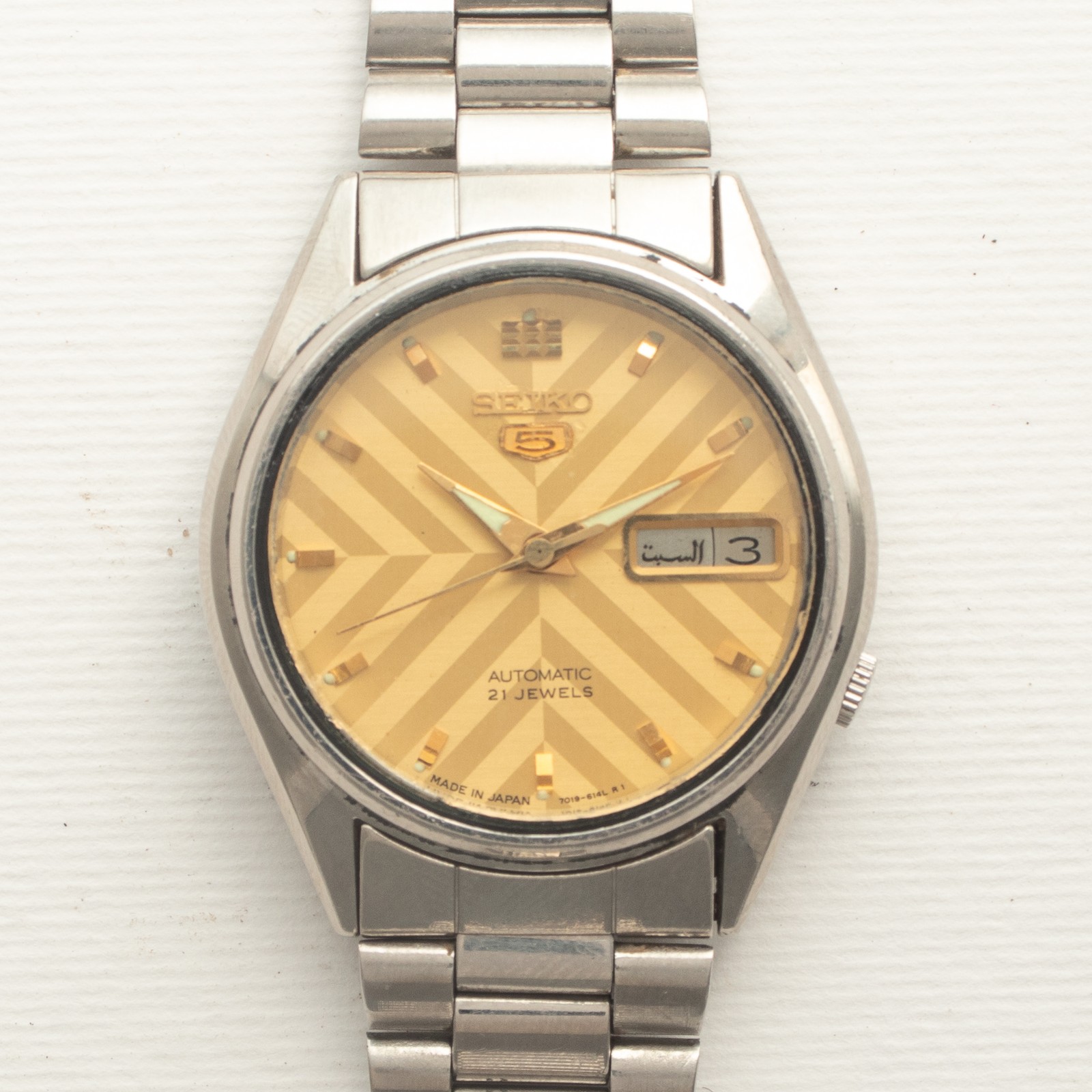 Vintage Seiko 5 Automatic Watch 7019-6081 Gold Chevron Dial Arabic English Day