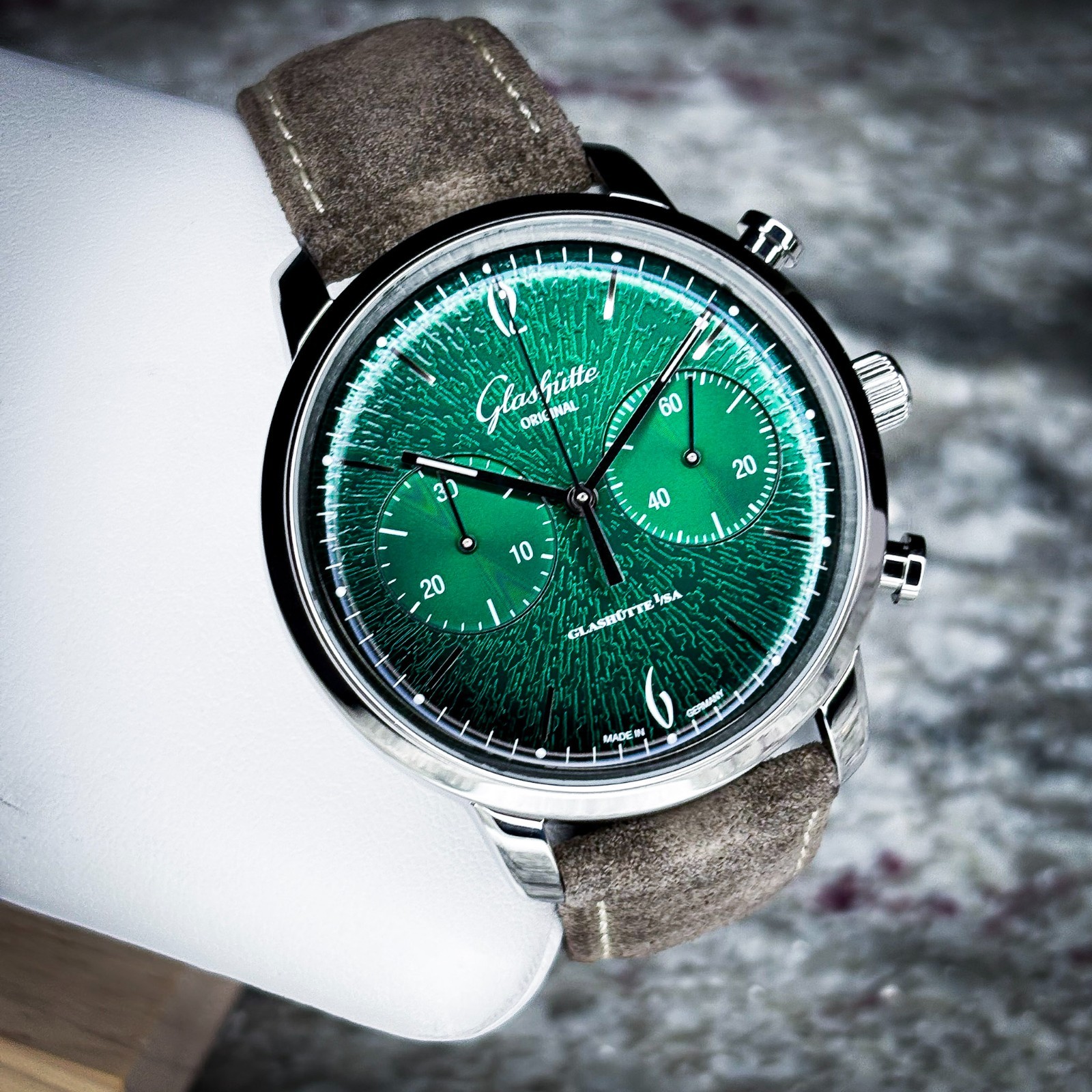 Glashütte Original Sixties Chronograph Annual Edition 1-39-34-05-22-04 box/paper
