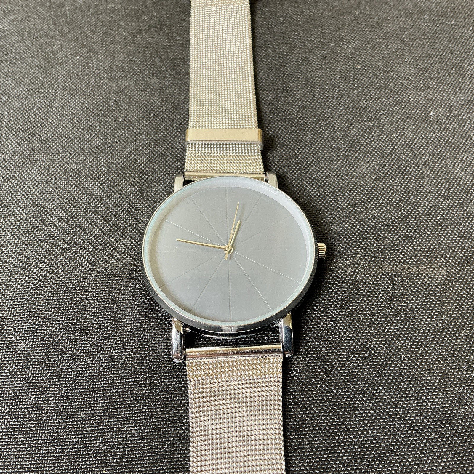 Unbranded Numberless Silver Tone Mesh Wrist Watch