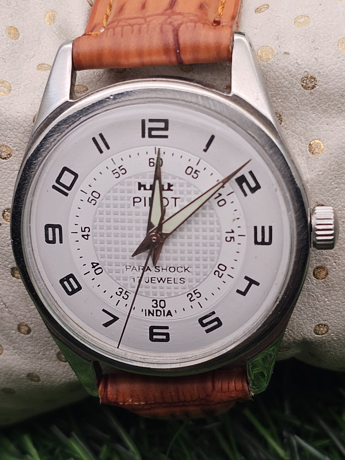 Beautiful Mens HMT Pilot Parashock Mechanical Wind 17J Watch White Dial