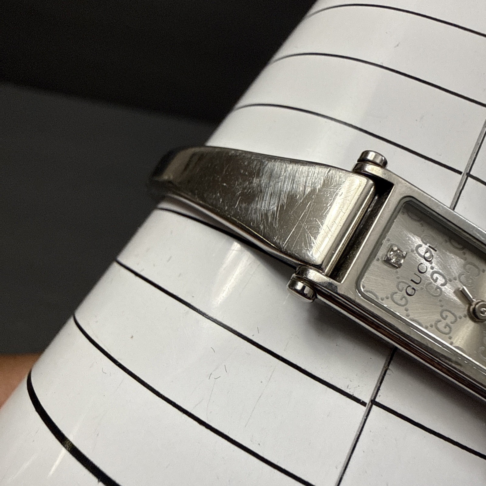 Gucci 1500L Diamond Silver Dial Bangle Women’s Quartz Watch -RUNS-PLS READ DESC.