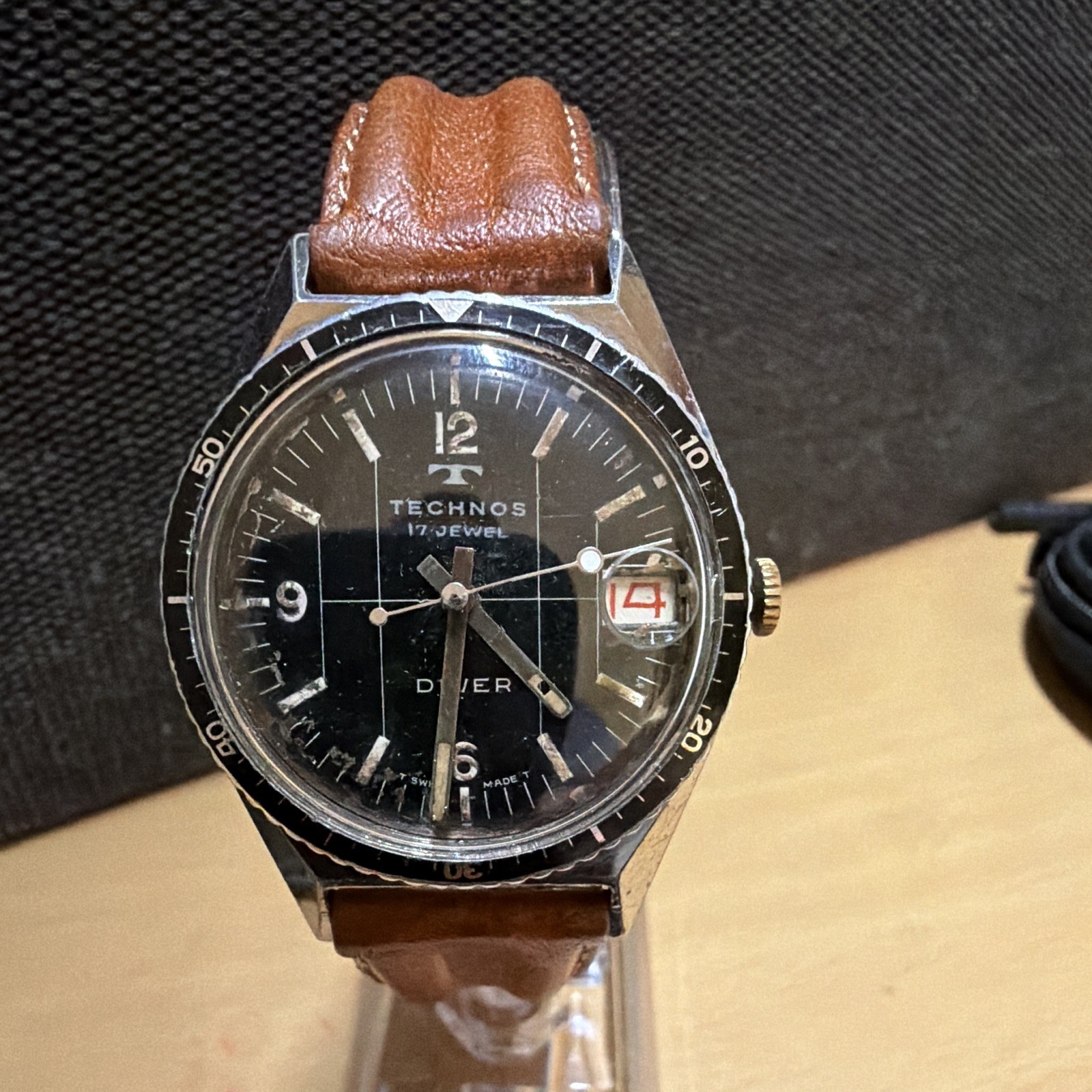 Technos Diver Vintage Manual Wind Men’s Wristwatch 17 Jewels Black Dial Date