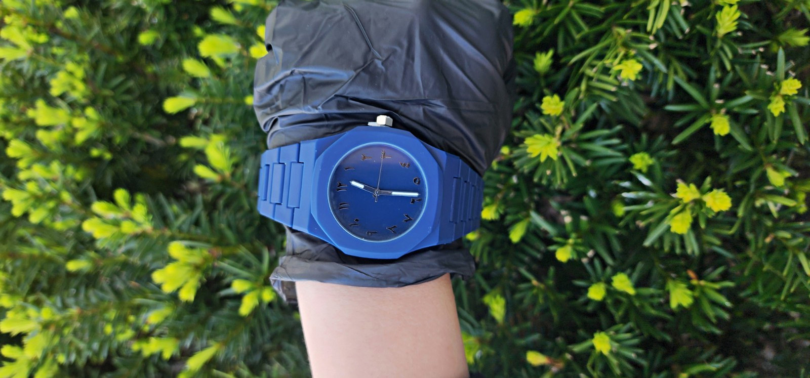 Blue Octagon Analog Wristwatch Blue Plastic Bracelet Arabic Numerals 12-Hour