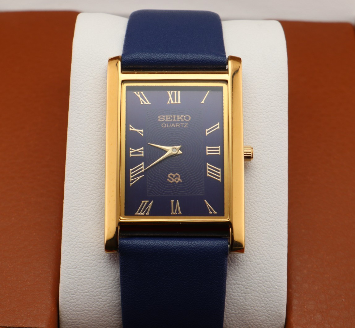 Vintage Seiko Slim Quartz Men’s Wrist Watch Blue Dial with Blue Strap.