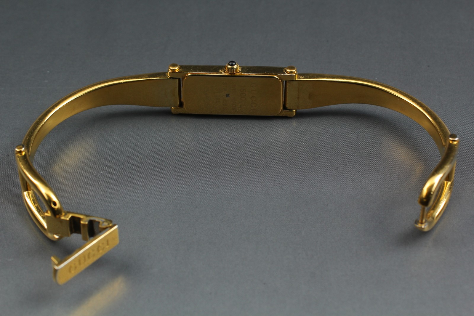 GUCCI 1500L Gold Rectangle 12mm Bangle Quartz Women’s Watch [Near MINT]