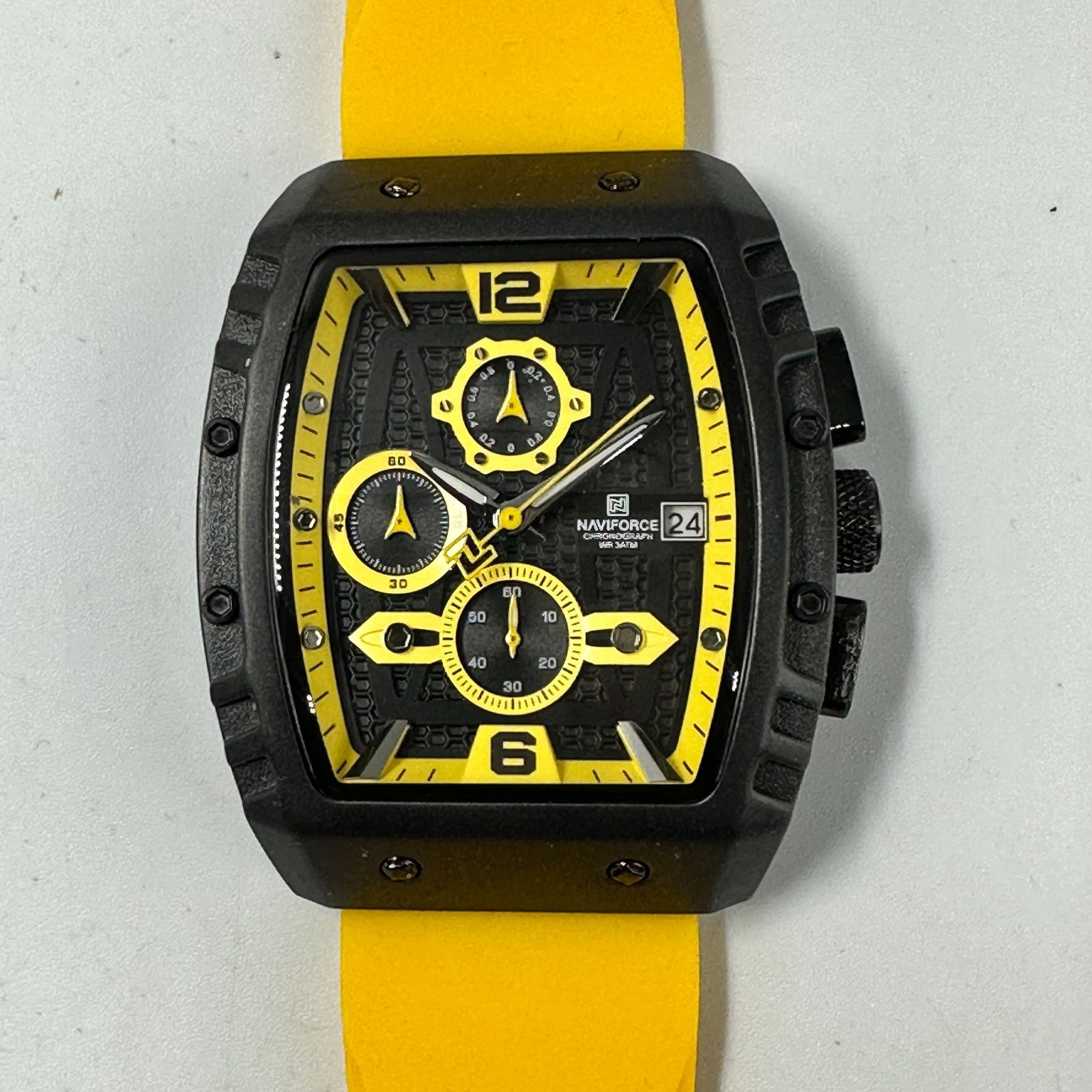 Naviforce Chronograph Watch Mens 42MM Black Yellow New Battery 10″