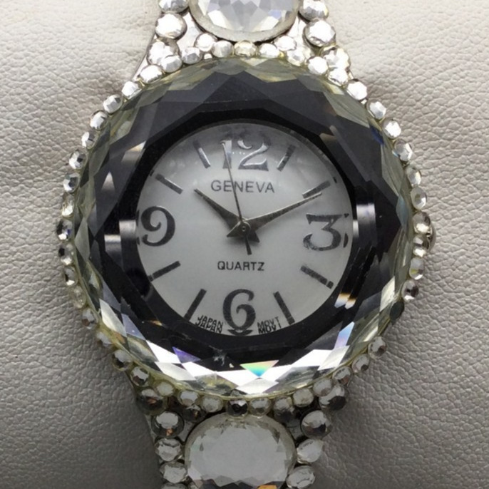 Geneva Watch Womens 33mm Silver Tone Crystals Hinged Bangle New Battery
