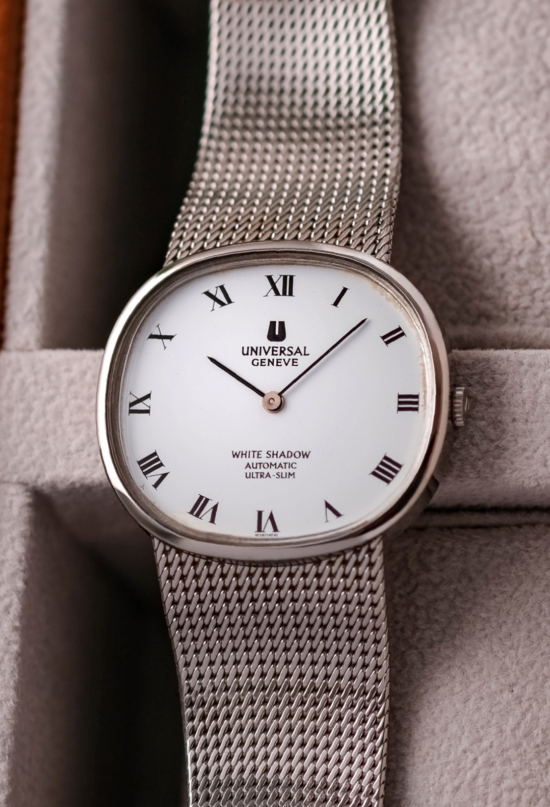 Universal Geneve White Shadow Horizontal Ellipse Microrotor Ref. 866050 white