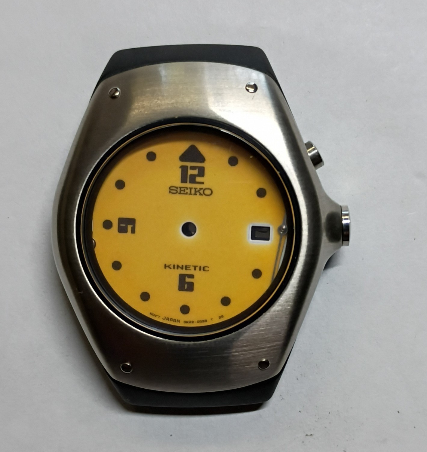 Seiko Kinetic Quartz Watch Case Yellow/Black Dial Date Case#3M22-0D49