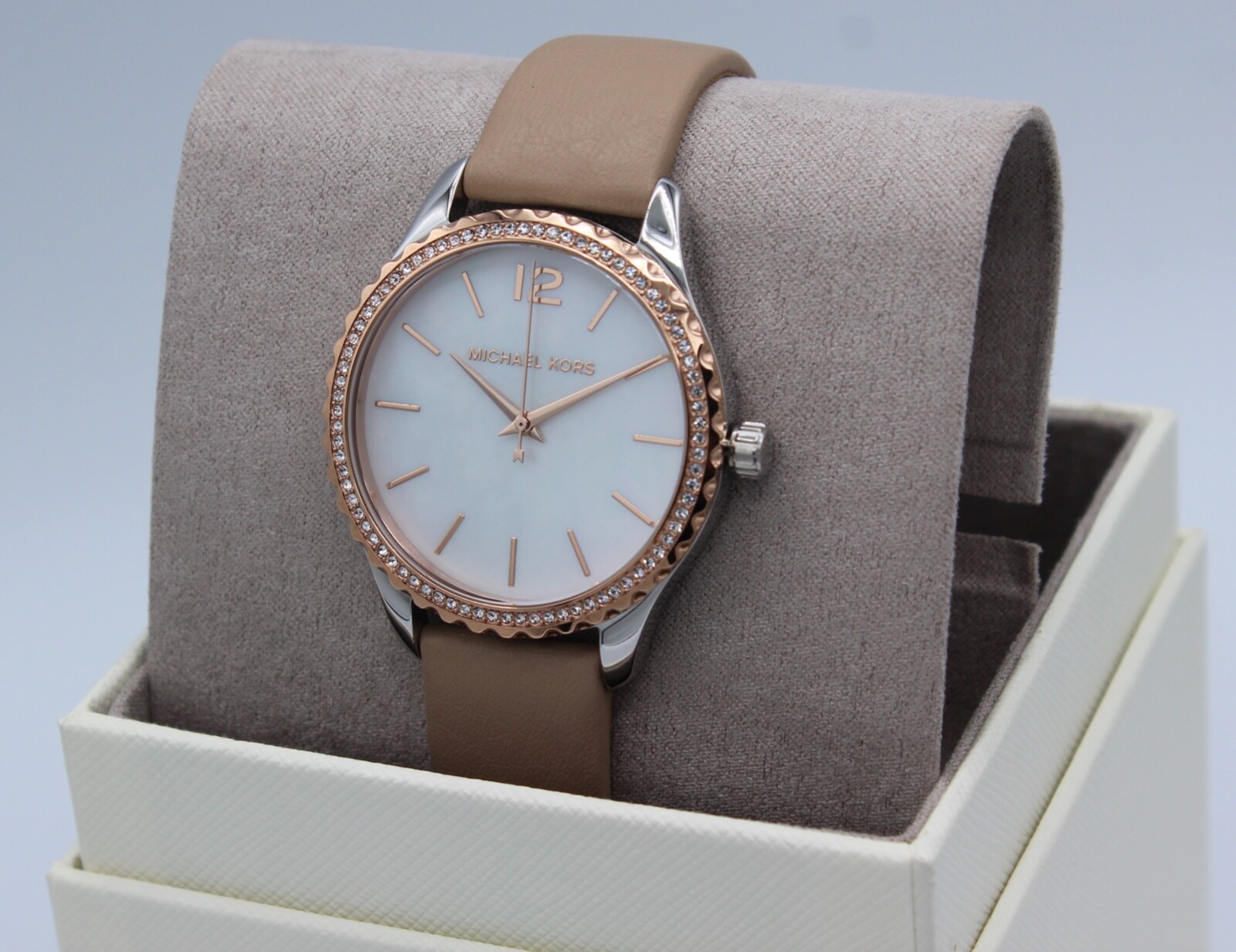 NEW AUTHENTIC MICHAEL KORS LAYTON SILVER BROWN LEATHER MOP WOMEN’S MK2910 WATCH