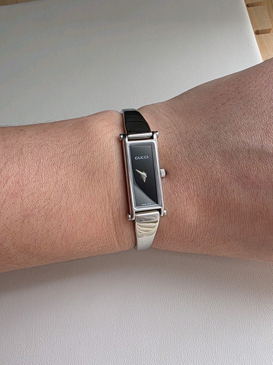 Vintage GUCCI watch 1500L Women Silver Swiss Black Rectangular Dial 6,5″ MINT