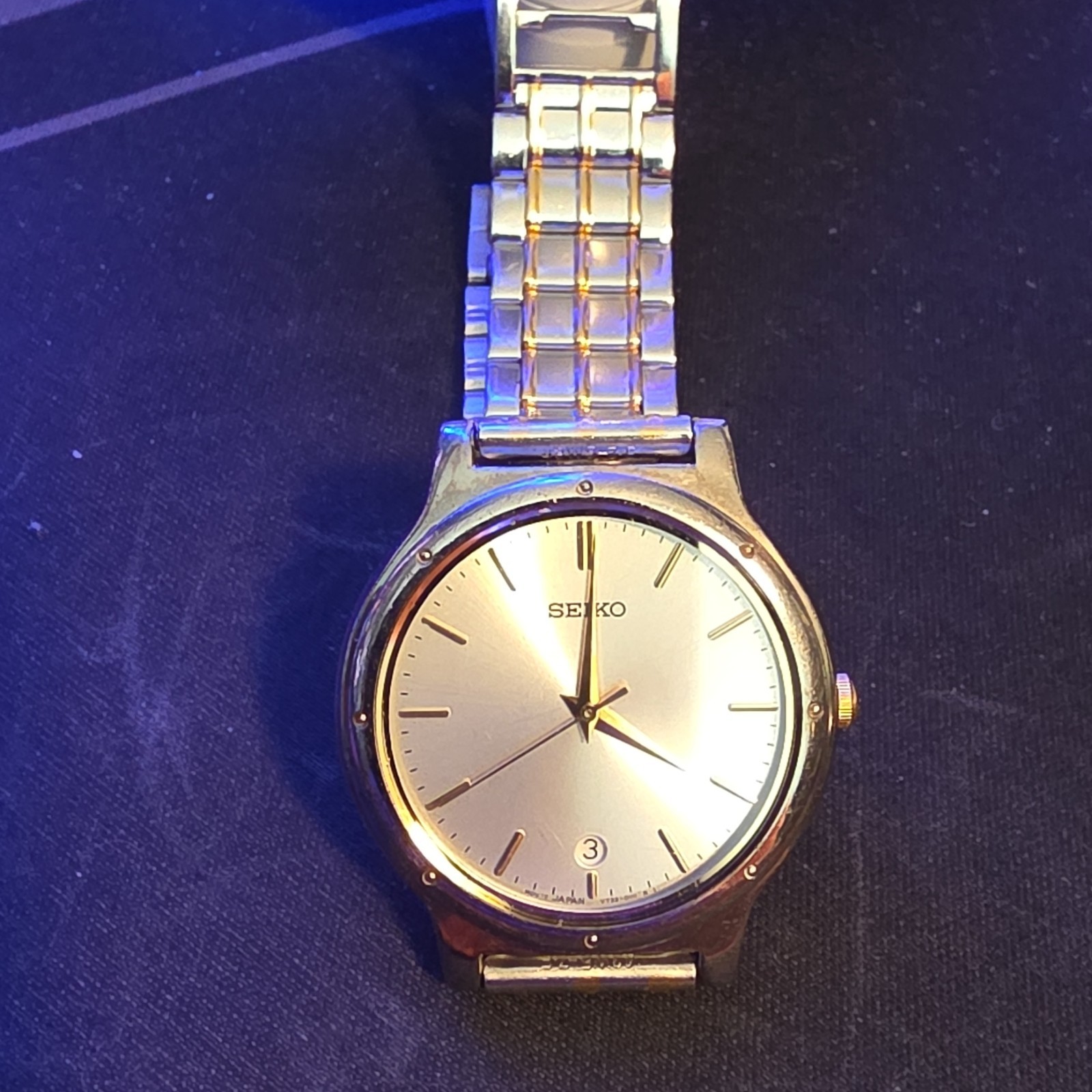 Seiko Quartz Silver Sunburst Dial Stick Index Date Stainless Bracelet Watch