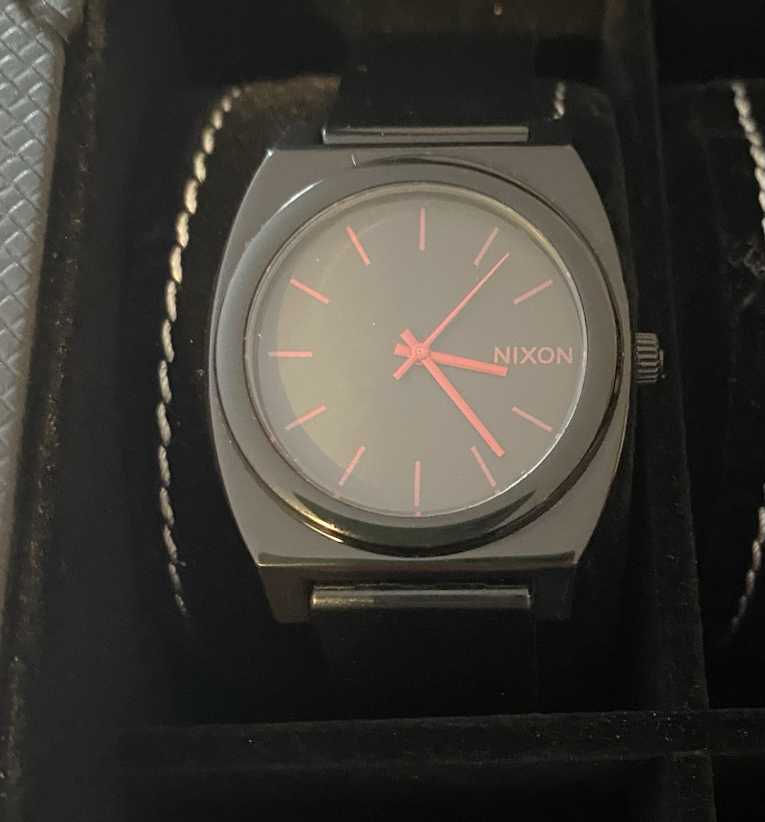 Nixon The Time-Teller Minimal Quartz Analog 100m Black Case/Band Red Dial