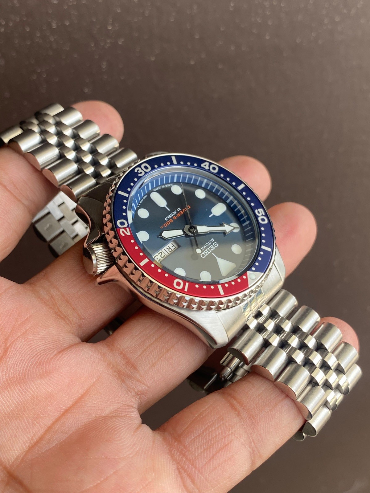 Seiko SKX009 Automatic Diver Watch Pepsi Bezel Day-Date Jubilee Bracelet Watch